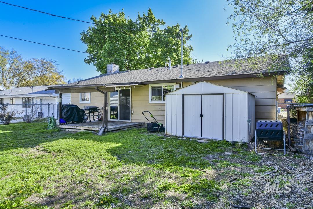 715 S Almond St., Nampa, Idaho 83686, 3 Bedrooms, 2 Bathrooms, Residential For Sale, Price $344,900, 98983886