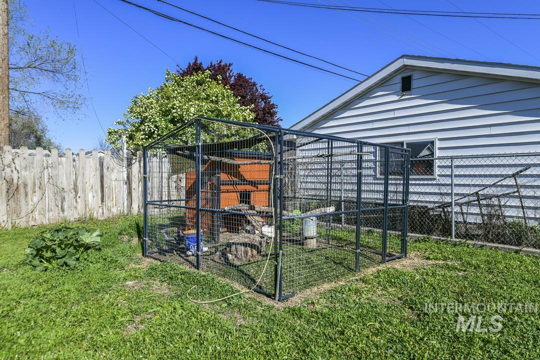 715 S Almond St., Nampa, Idaho 83686, 3 Bedrooms, 2 Bathrooms, Residential For Sale, Price $344,900, 98983886