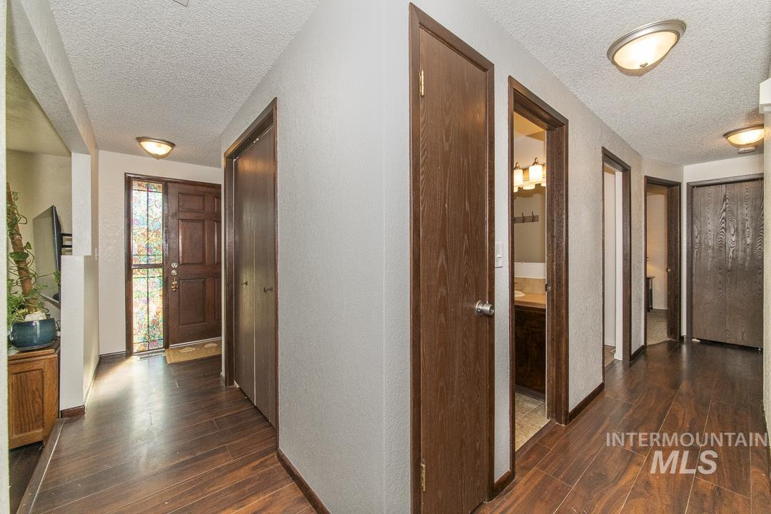 715 S Almond St., Nampa, Idaho 83686, 3 Bedrooms, 2 Bathrooms, Residential For Sale, Price $344,900, 98983886