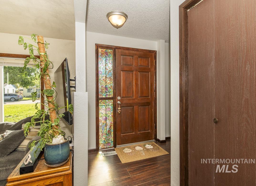 715 S Almond St., Nampa, Idaho 83686, 3 Bedrooms, 2 Bathrooms, Residential For Sale, Price $344,900, 98983886