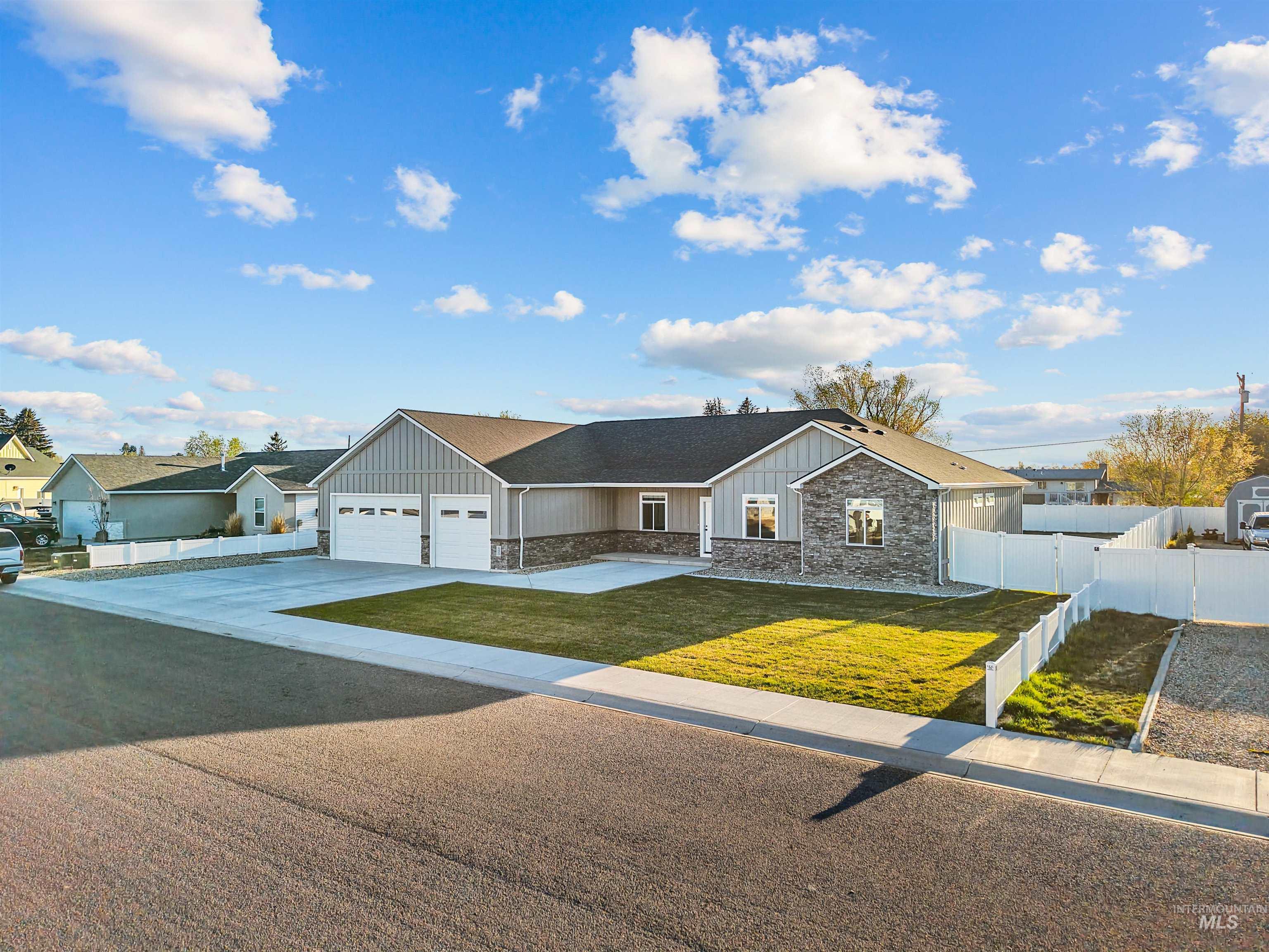 520 Biscotti Loop, Heyburn, Idaho 83336, 4 Bedrooms, 3 Bathrooms, Residential For Sale, Price $630,000, 98983889
