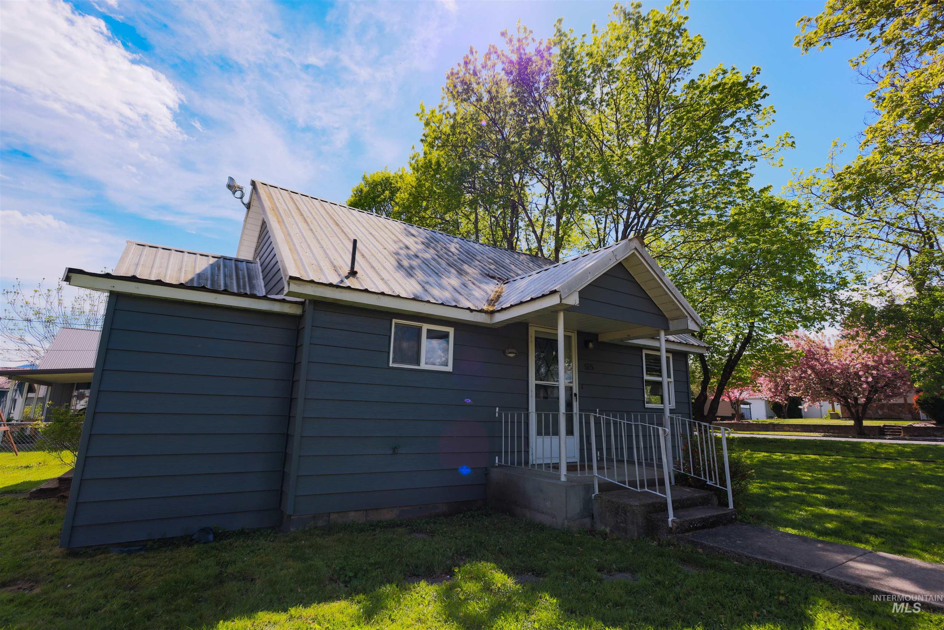 515 8th st, Kamiah, Idaho 83536, 2 Bedrooms, 1 Bathroom, Residential For Sale, Price $239,000, 98983890