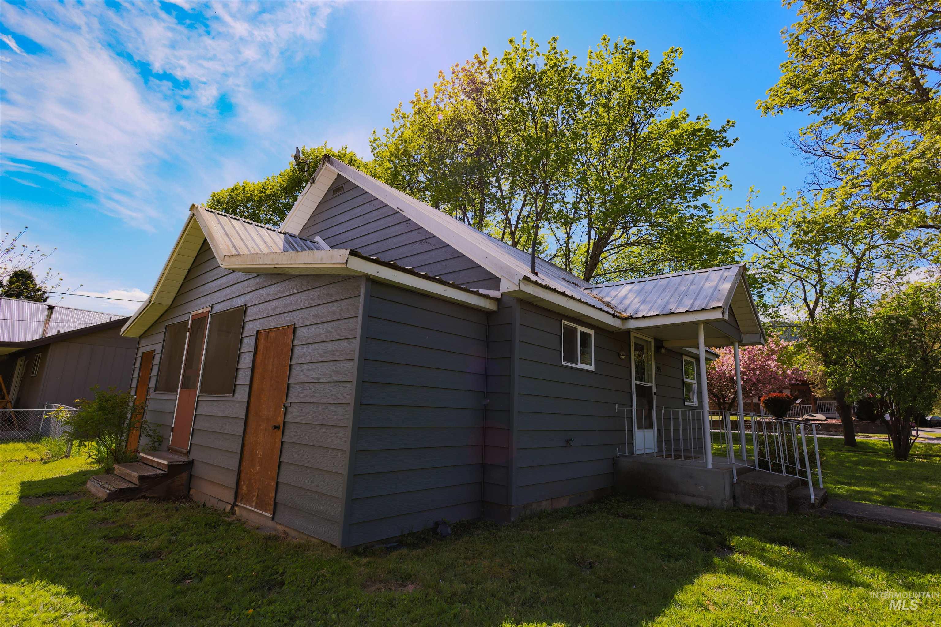 515 8th st, Kamiah, Idaho 83536, 2 Bedrooms, 1 Bathroom, Residential For Sale, Price $239,000, 98983890