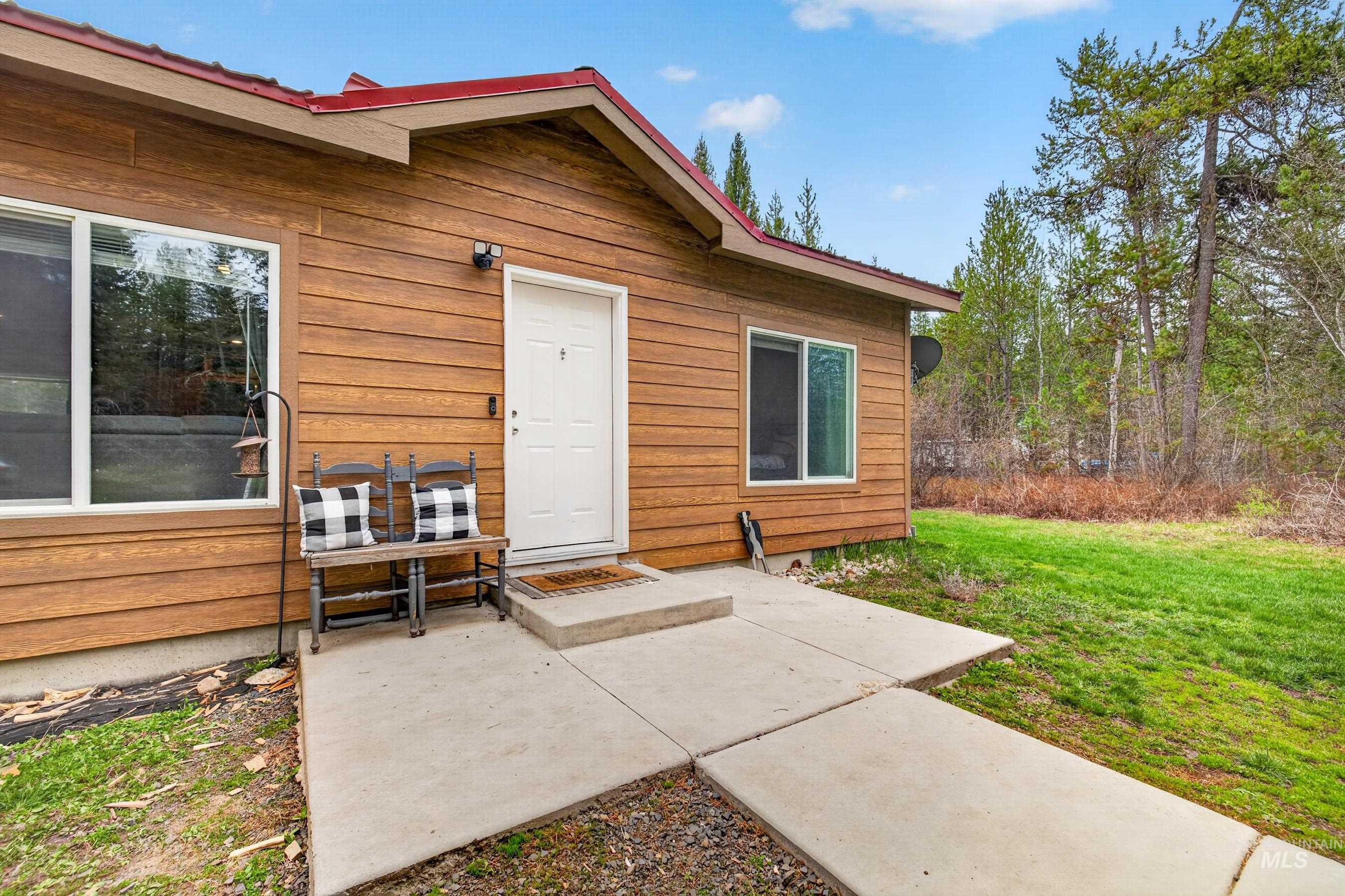 12832 Cascade Dr, Donnelly, Idaho 83615, 3 Bedrooms, 2 Bathrooms, Residential For Sale, Price $430,000,MLS 98983891