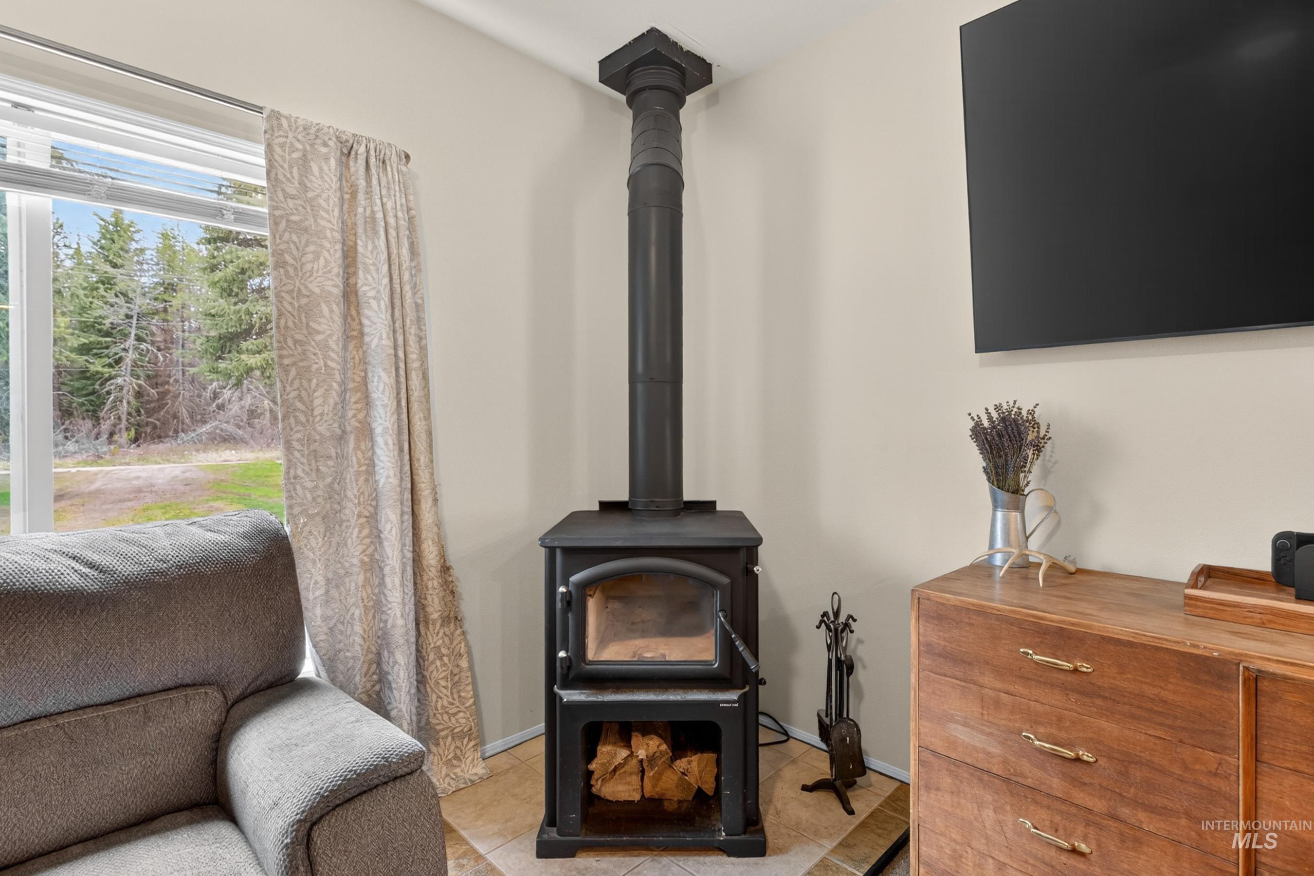 12832 Cascade Dr, Donnelly, Idaho 83615, 3 Bedrooms, 2 Bathrooms, Residential For Sale, Price $430,000,MLS 98983891