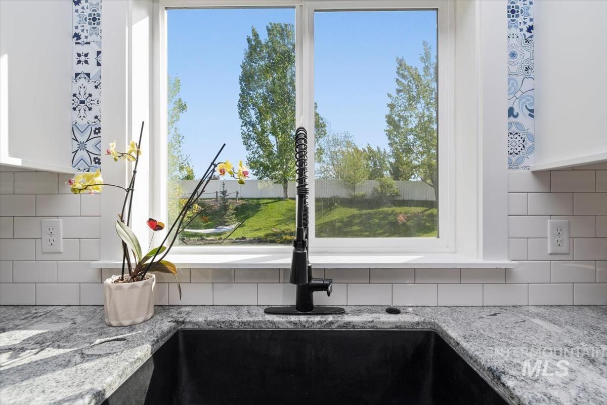 15015 Leon Lane, Caldwell, Idaho 83605, 4 Bedrooms, 2 Bathrooms, Residential For Sale, Price $839,900,MLS 98983892