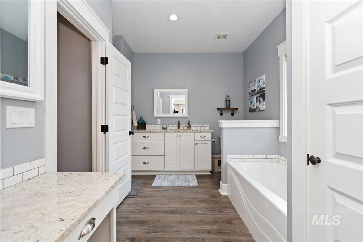 15015 Leon Lane, Caldwell, Idaho 83605, 4 Bedrooms, 2 Bathrooms, Residential For Sale, Price $839,900,MLS 98983892