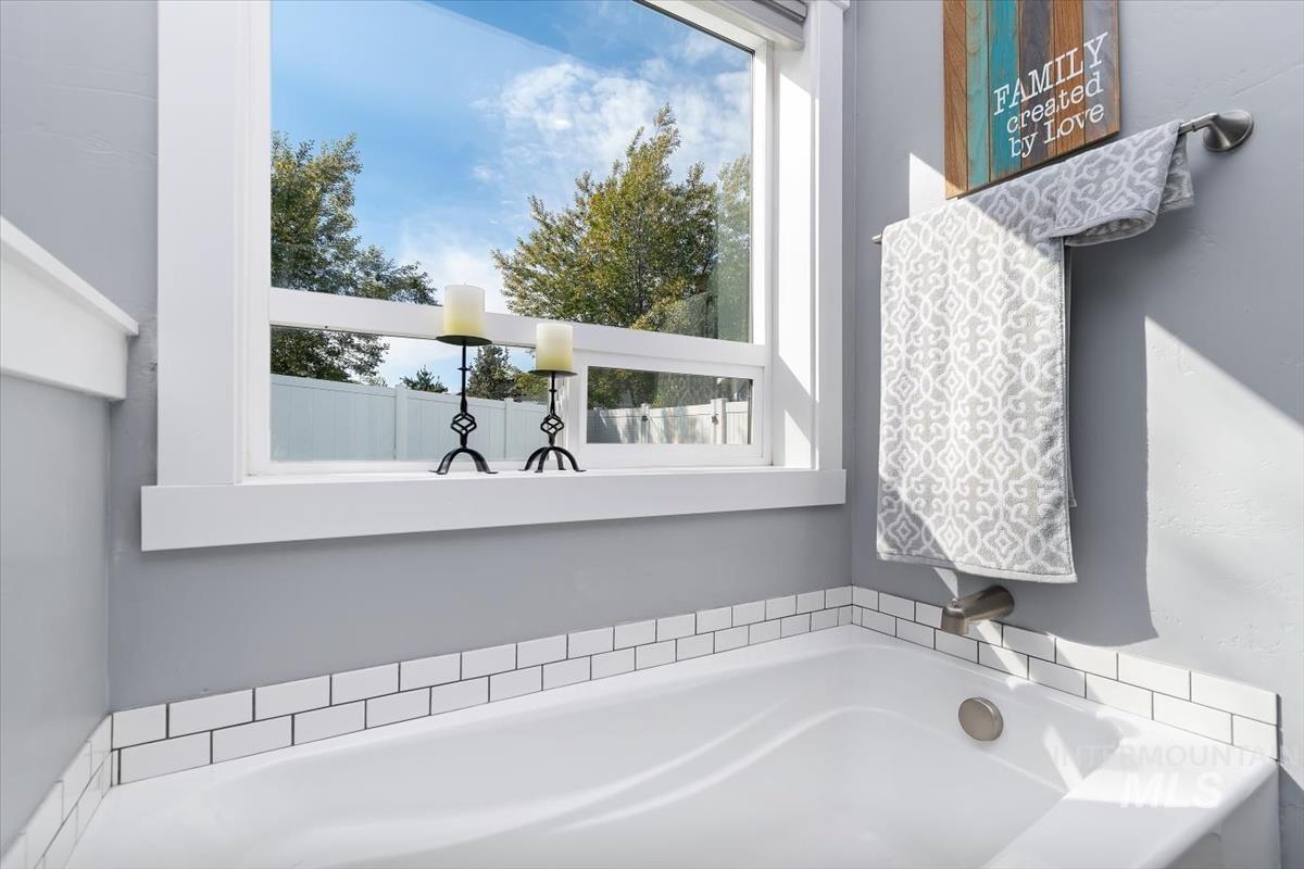 15015 Leon Lane, Caldwell, Idaho 83605, 4 Bedrooms, 2 Bathrooms, Residential For Sale, Price $839,900,MLS 98983892