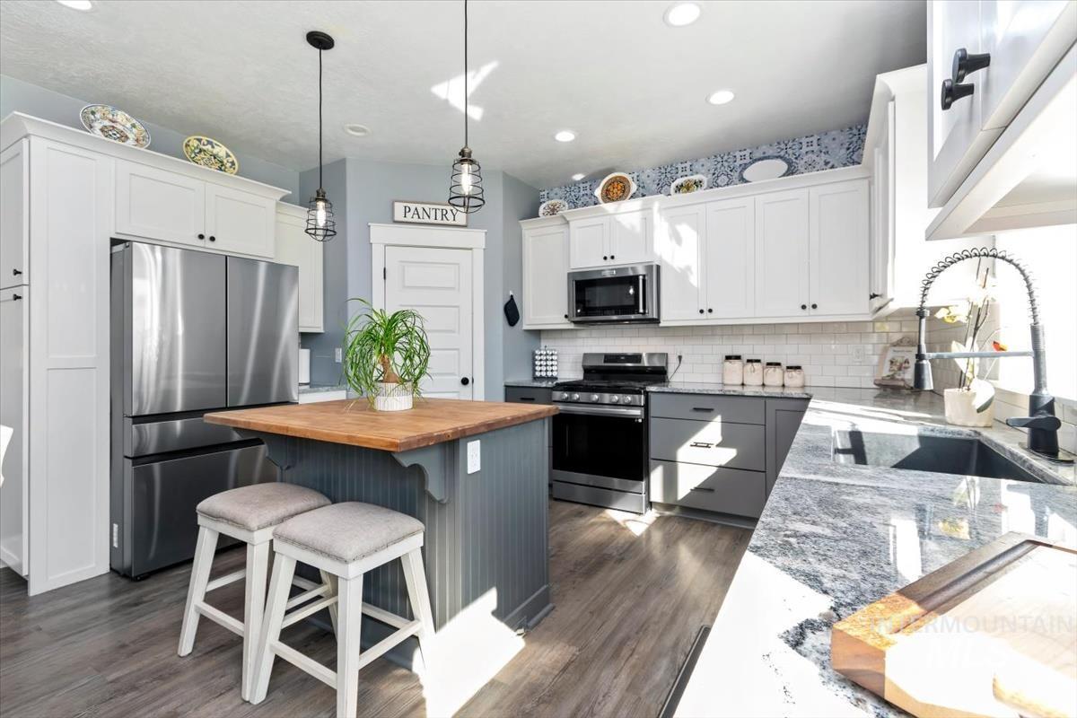 15015 Leon Lane, Caldwell, Idaho 83605, 4 Bedrooms, 2 Bathrooms, Residential For Sale, Price $839,900,MLS 98983892