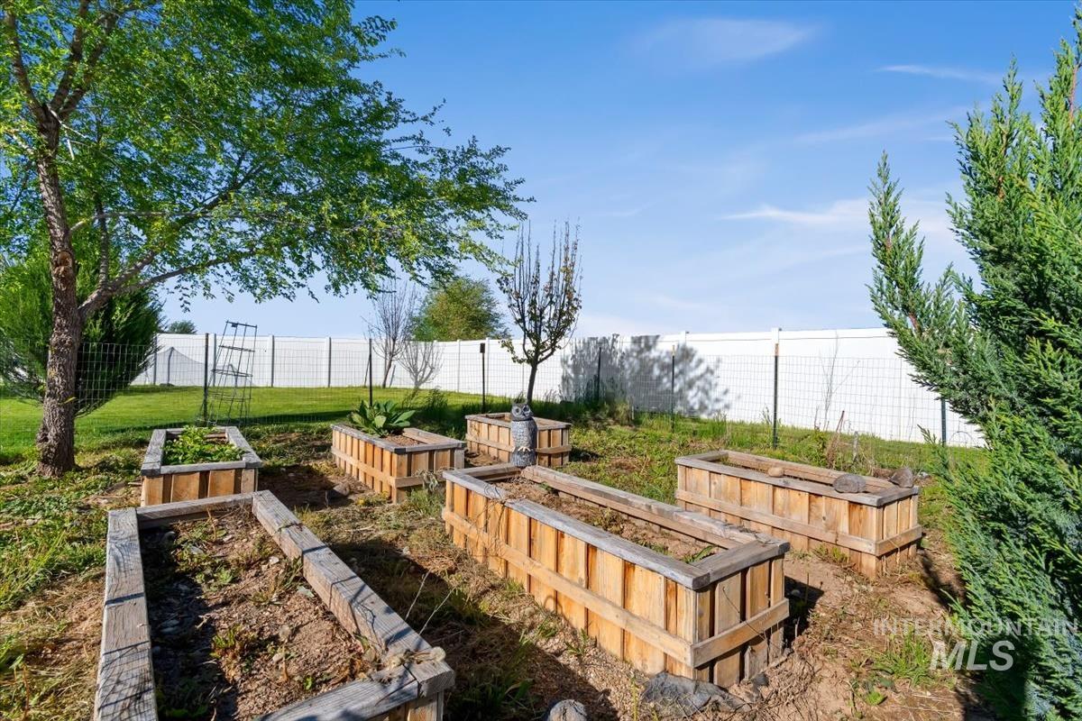 15015 Leon Lane, Caldwell, Idaho 83605, 4 Bedrooms, 2 Bathrooms, Residential For Sale, Price $839,900,MLS 98983892