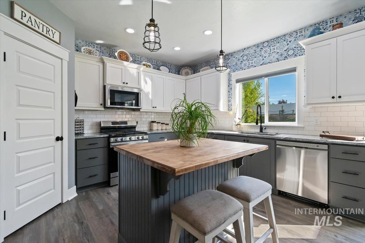 15015 Leon Lane, Caldwell, Idaho 83605, 4 Bedrooms, 2 Bathrooms, Residential For Sale, Price $839,900,MLS 98983892