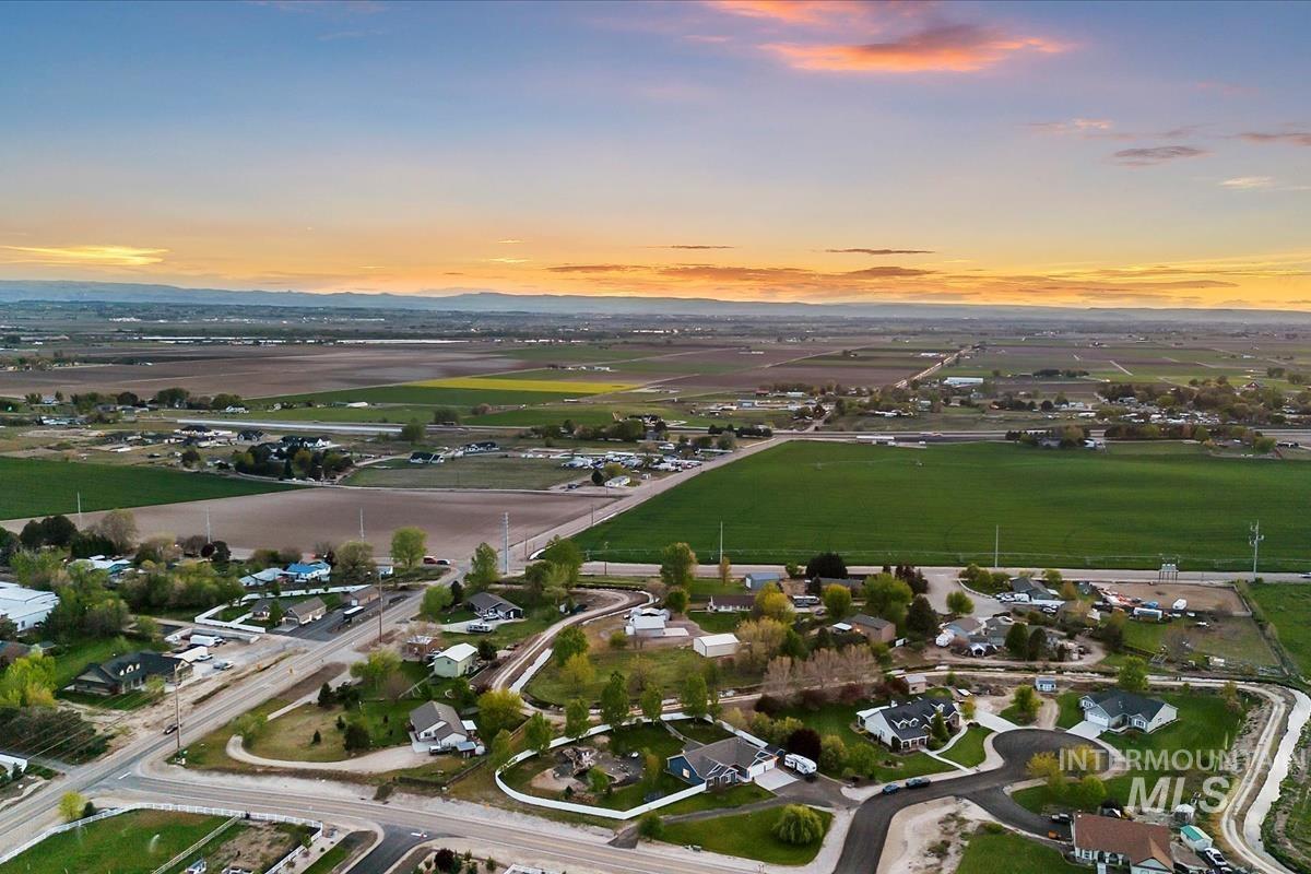 15015 Leon Lane, Caldwell, Idaho 83605, 4 Bedrooms, 2 Bathrooms, Residential For Sale, Price $839,900,MLS 98983892