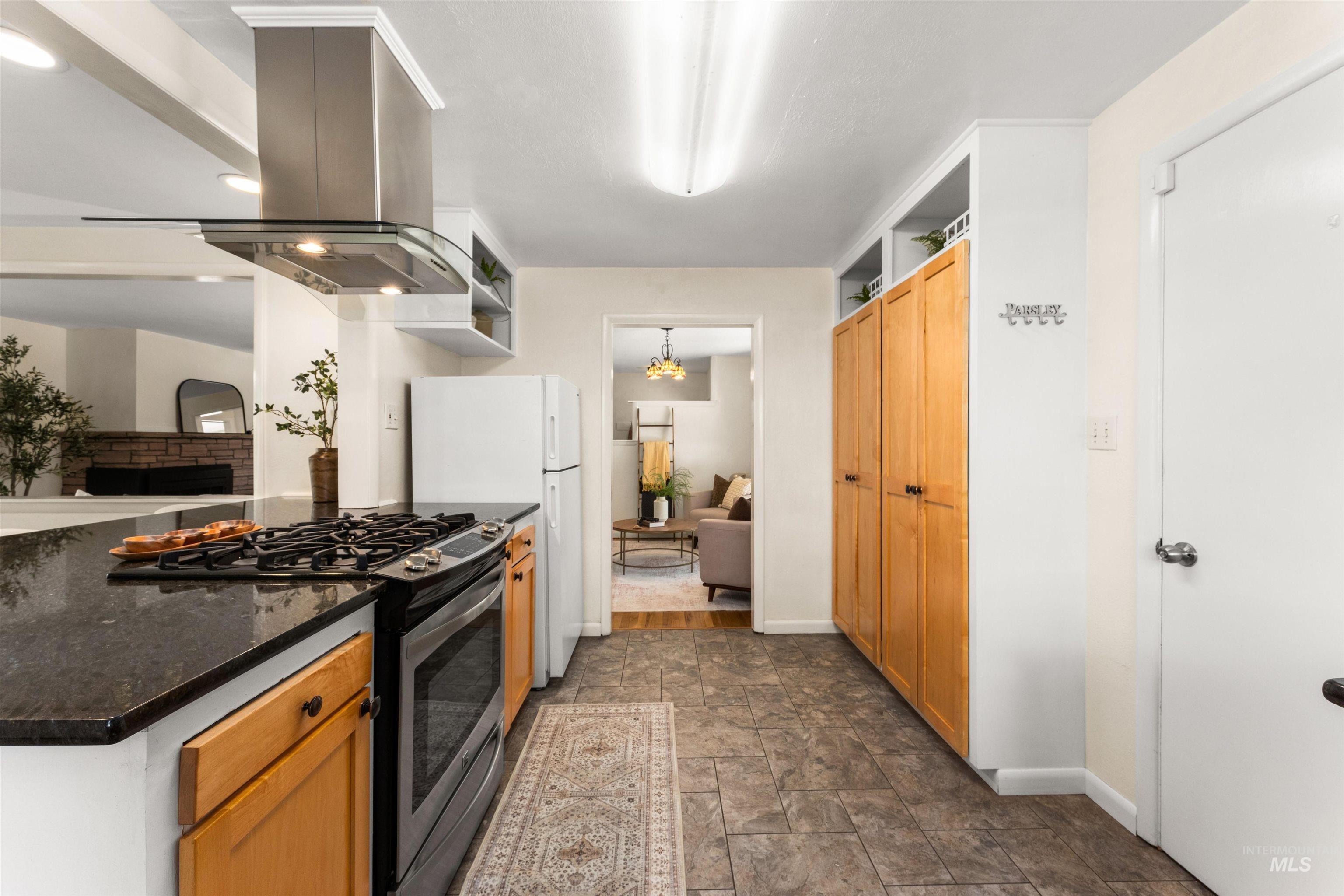 1916 N Larch St, Boise, Idaho 83706, 3 Bedrooms, 2 Bathrooms, Residential For Sale, Price $529,000,MLS 98983893