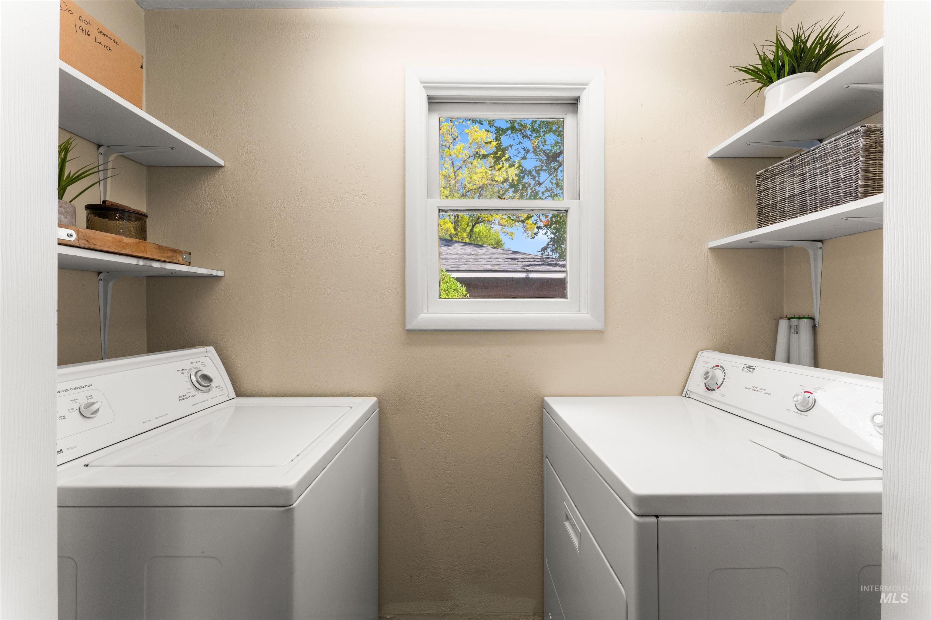 1916 N Larch St, Boise, Idaho 83706, 3 Bedrooms, 2 Bathrooms, Residential For Sale, Price $529,000,MLS 98983893