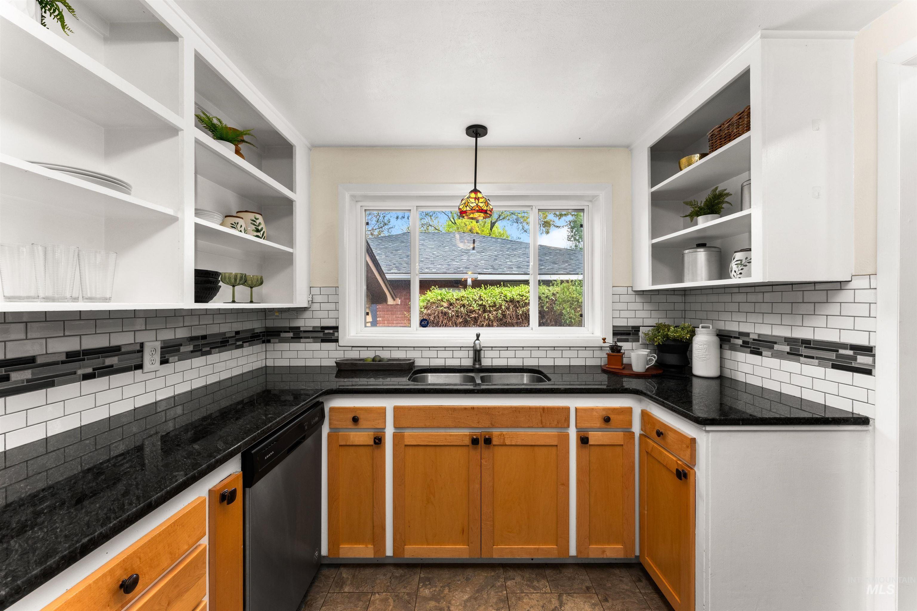 1916 N Larch St, Boise, Idaho 83706, 3 Bedrooms, 2 Bathrooms, Residential For Sale, Price $529,000,MLS 98983893