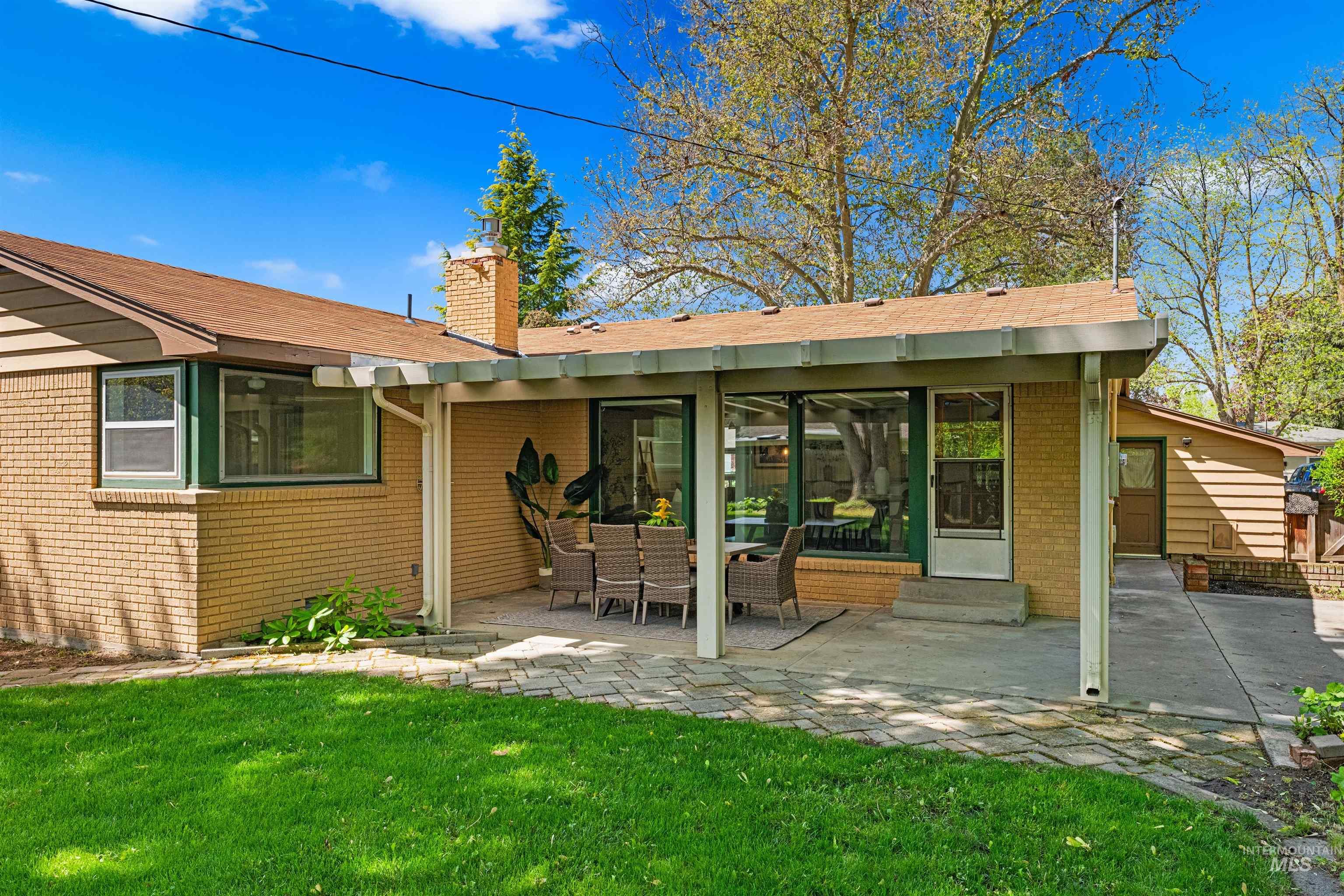 1916 N Larch St, Boise, Idaho 83706, 3 Bedrooms, 2 Bathrooms, Residential For Sale, Price $529,000,MLS 98983893