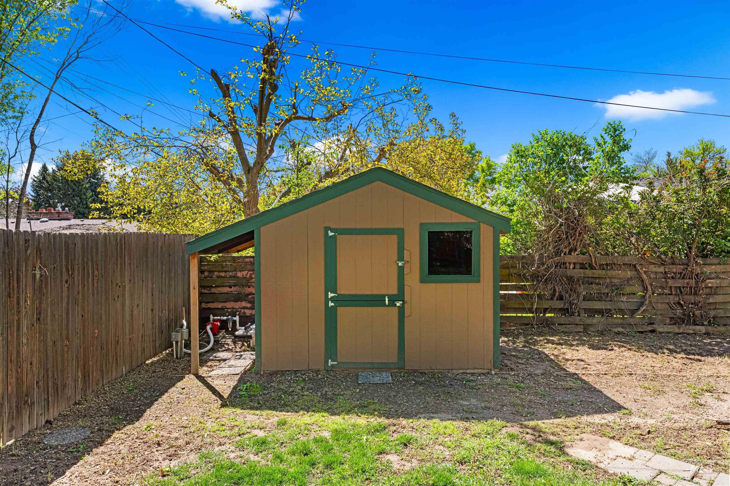 1916 N Larch St, Boise, Idaho 83706, 3 Bedrooms, 2 Bathrooms, Residential For Sale, Price $529,000,MLS 98983893