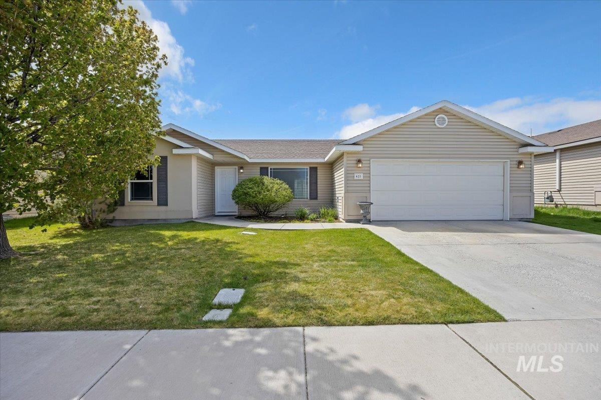 421 Silver Pheasant Ave., Twin Falls, Idaho 83301, 3 Bedrooms, 2 Bathrooms, Residential For Sale, Price $324,900,MLS 98983899
