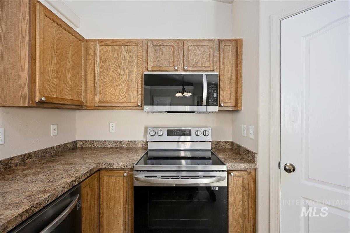 421 Silver Pheasant Ave., Twin Falls, Idaho 83301, 3 Bedrooms, 2 Bathrooms, Residential For Sale, Price $324,900,MLS 98983899