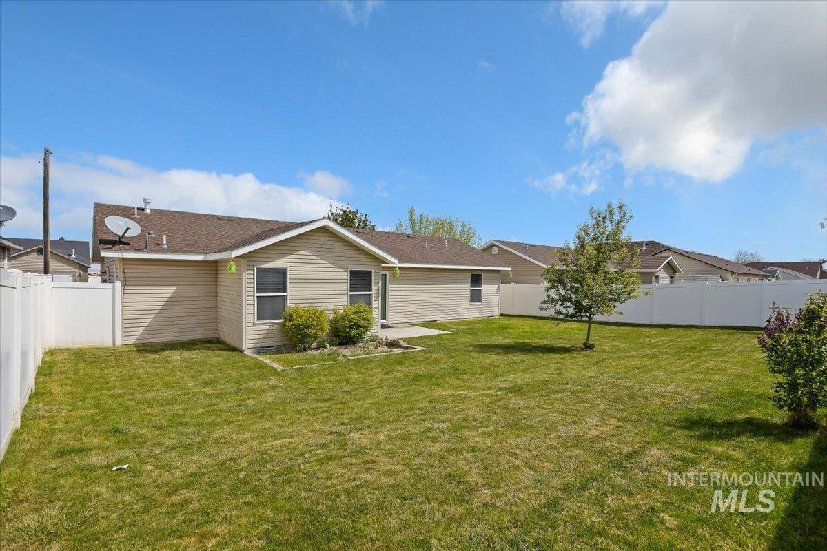 421 Silver Pheasant Ave., Twin Falls, Idaho 83301, 3 Bedrooms, 2 Bathrooms, Residential For Sale, Price $324,900,MLS 98983899