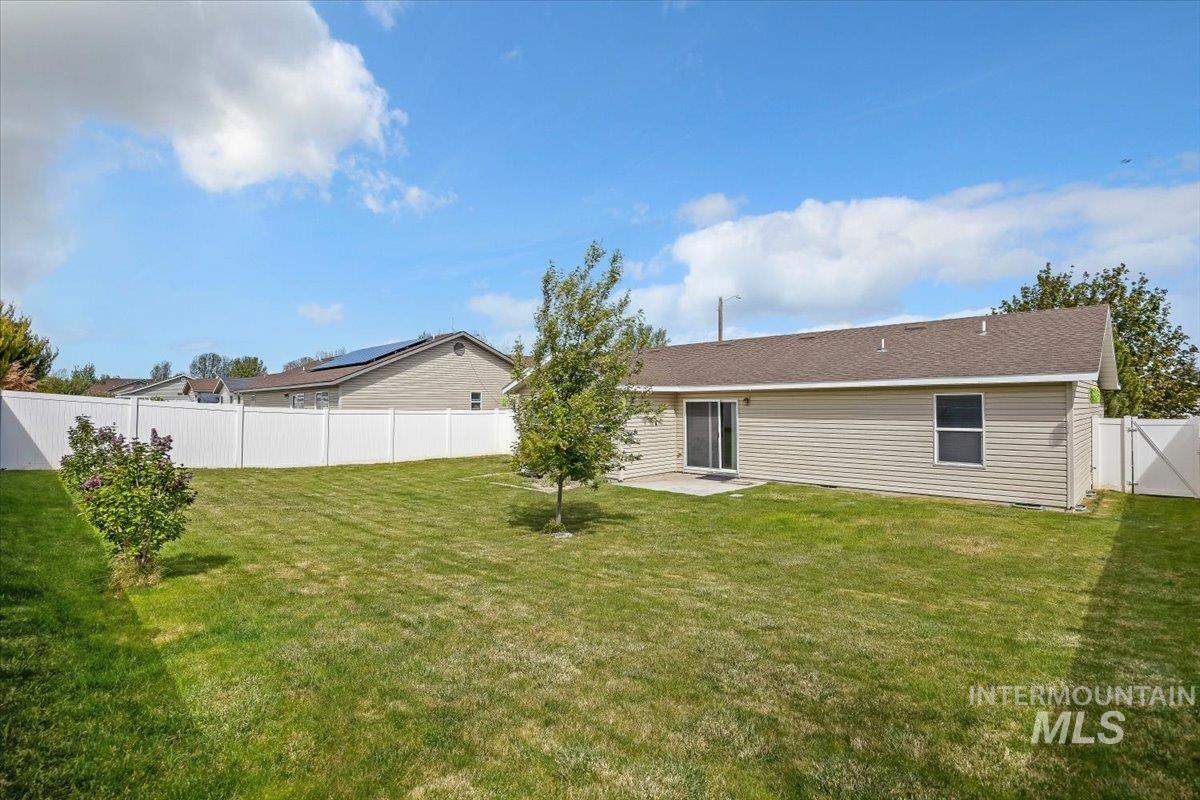 421 Silver Pheasant Ave., Twin Falls, Idaho 83301, 3 Bedrooms, 2 Bathrooms, Residential For Sale, Price $324,900,MLS 98983899