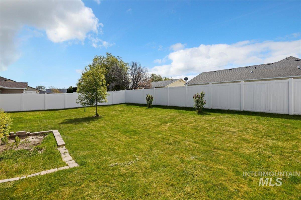 421 Silver Pheasant Ave., Twin Falls, Idaho 83301, 3 Bedrooms, 2 Bathrooms, Residential For Sale, Price $324,900,MLS 98983899