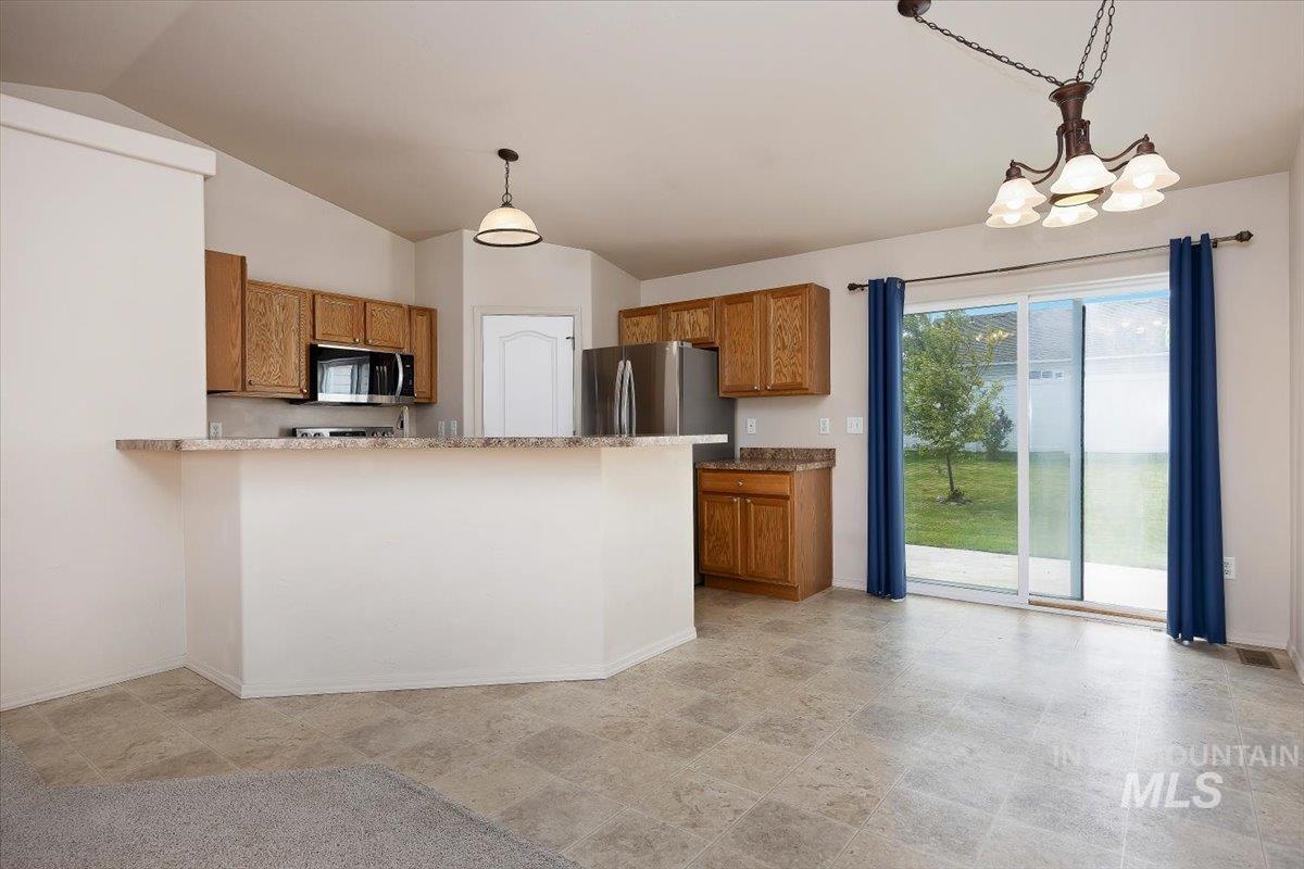 421 Silver Pheasant Ave., Twin Falls, Idaho 83301, 3 Bedrooms, 2 Bathrooms, Residential For Sale, Price $324,900,MLS 98983899