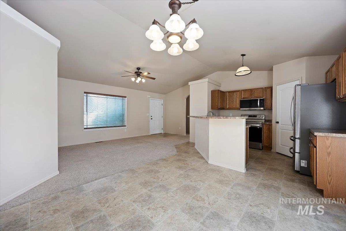 421 Silver Pheasant Ave., Twin Falls, Idaho 83301, 3 Bedrooms, 2 Bathrooms, Residential For Sale, Price $324,900,MLS 98983899