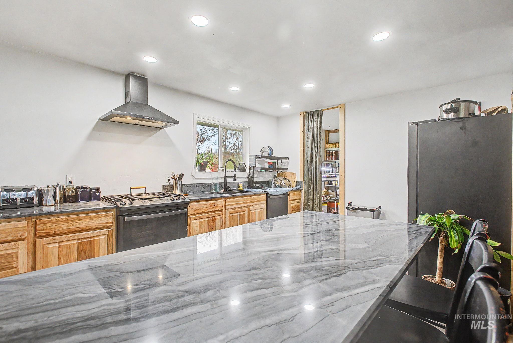 76 Longhaul Rd, Grangeville, Idaho 83530, 6 Bedrooms, 3 Bathrooms, Residential For Sale, Price $499,000, 98983902