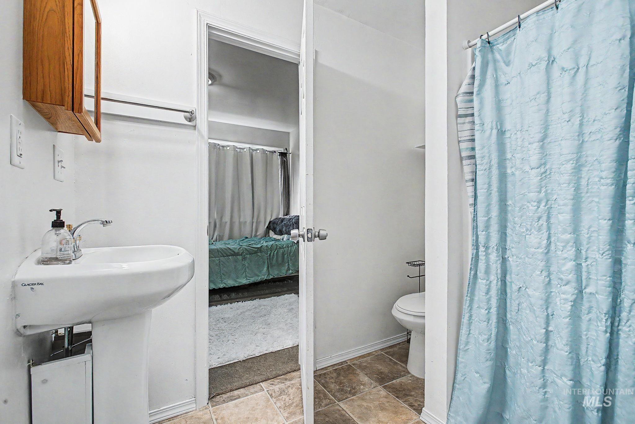 76 Longhaul Rd, Grangeville, Idaho 83530, 6 Bedrooms, 3 Bathrooms, Residential For Sale, Price $499,000, 98983902