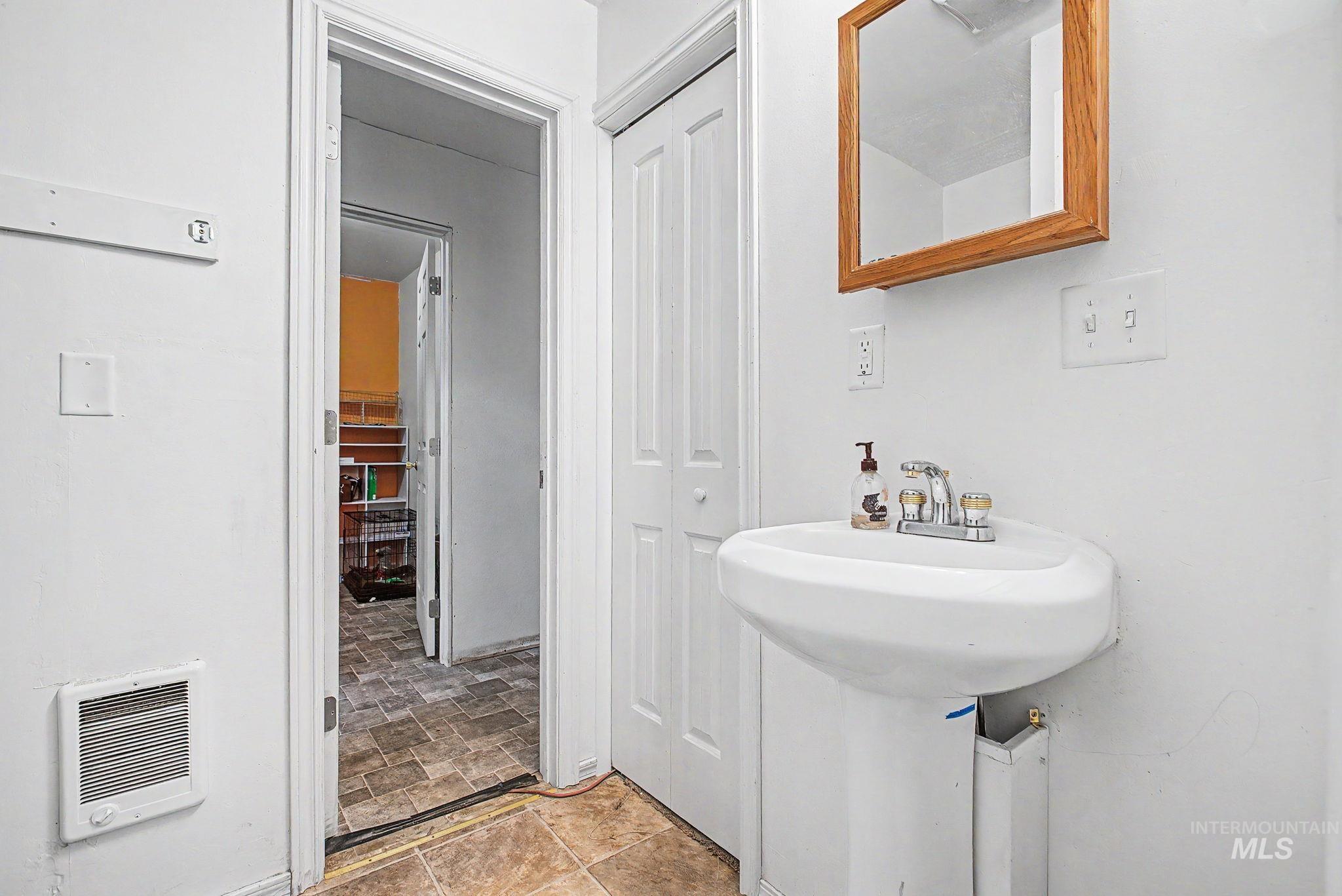 76 Longhaul Rd, Grangeville, Idaho 83530, 6 Bedrooms, 3 Bathrooms, Residential For Sale, Price $499,000, 98983902