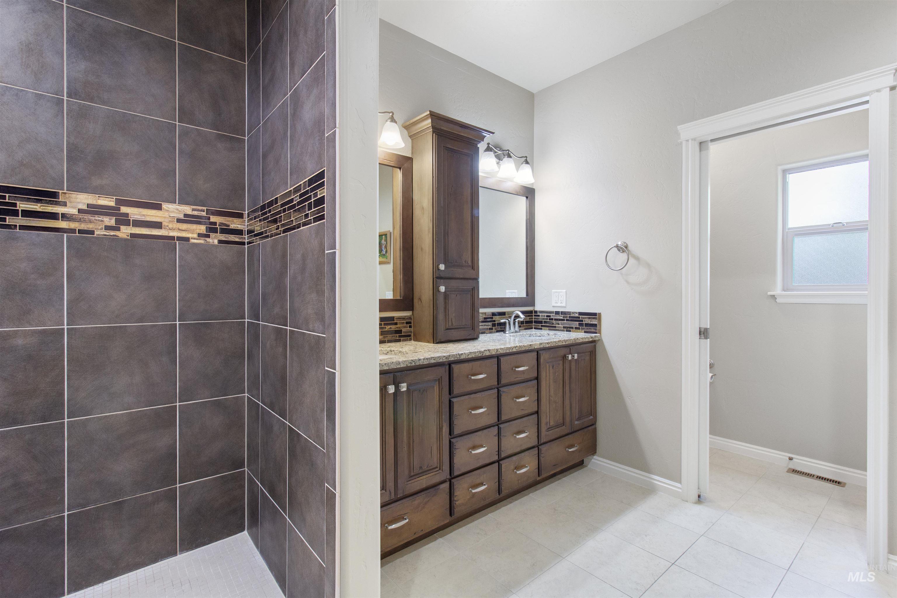 595 I B Perrine Rd, Twin Falls, Idaho 83301-3038, 6 Bedrooms, 4 Bathrooms, Residential For Sale, Price $699,999, 98983908