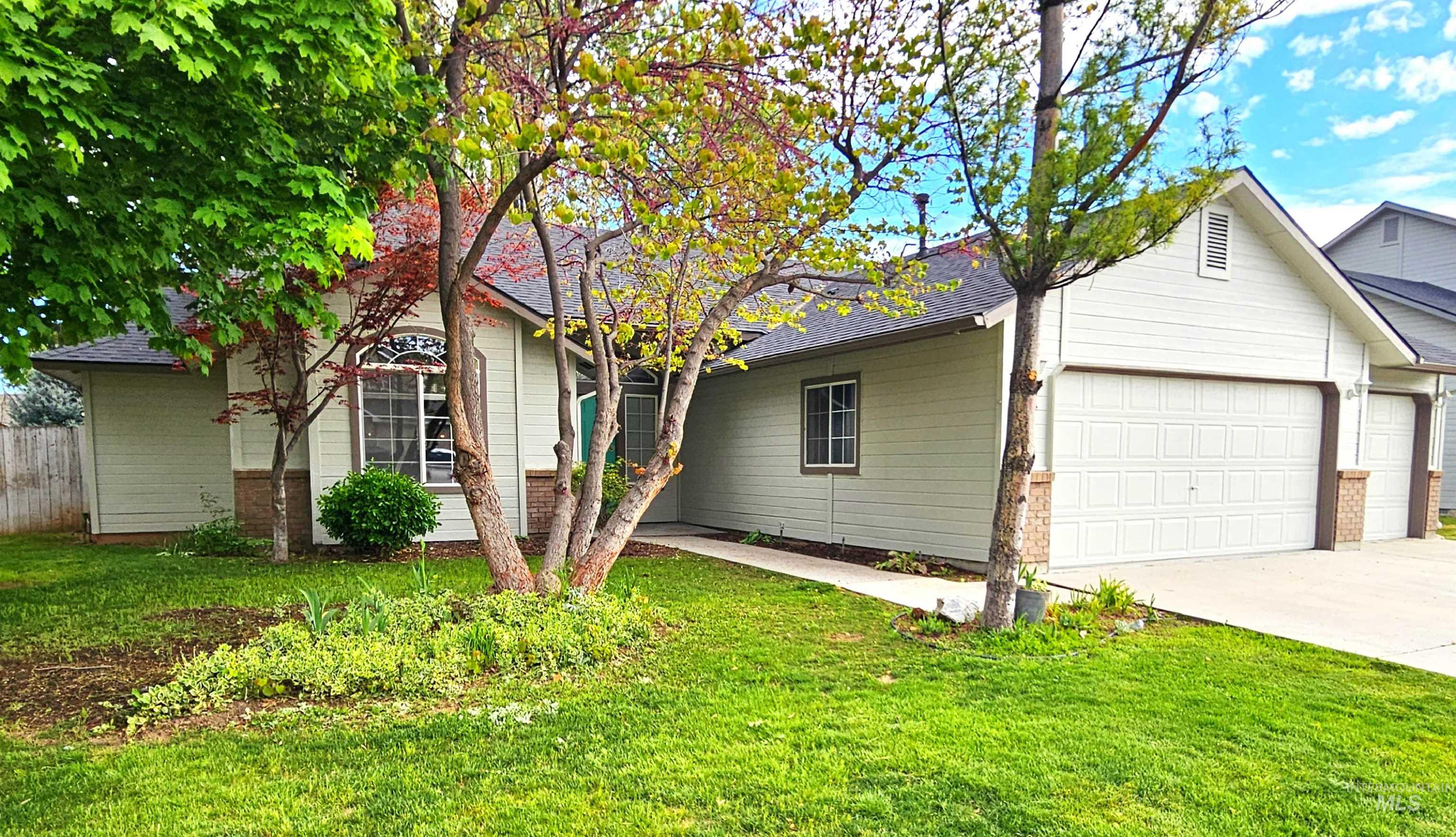924 E Hawk St., Meridian, Idaho 83646, 4 Bedrooms, 2 Bathrooms, Residential For Sale, Price $445,900,MLS 98983910
