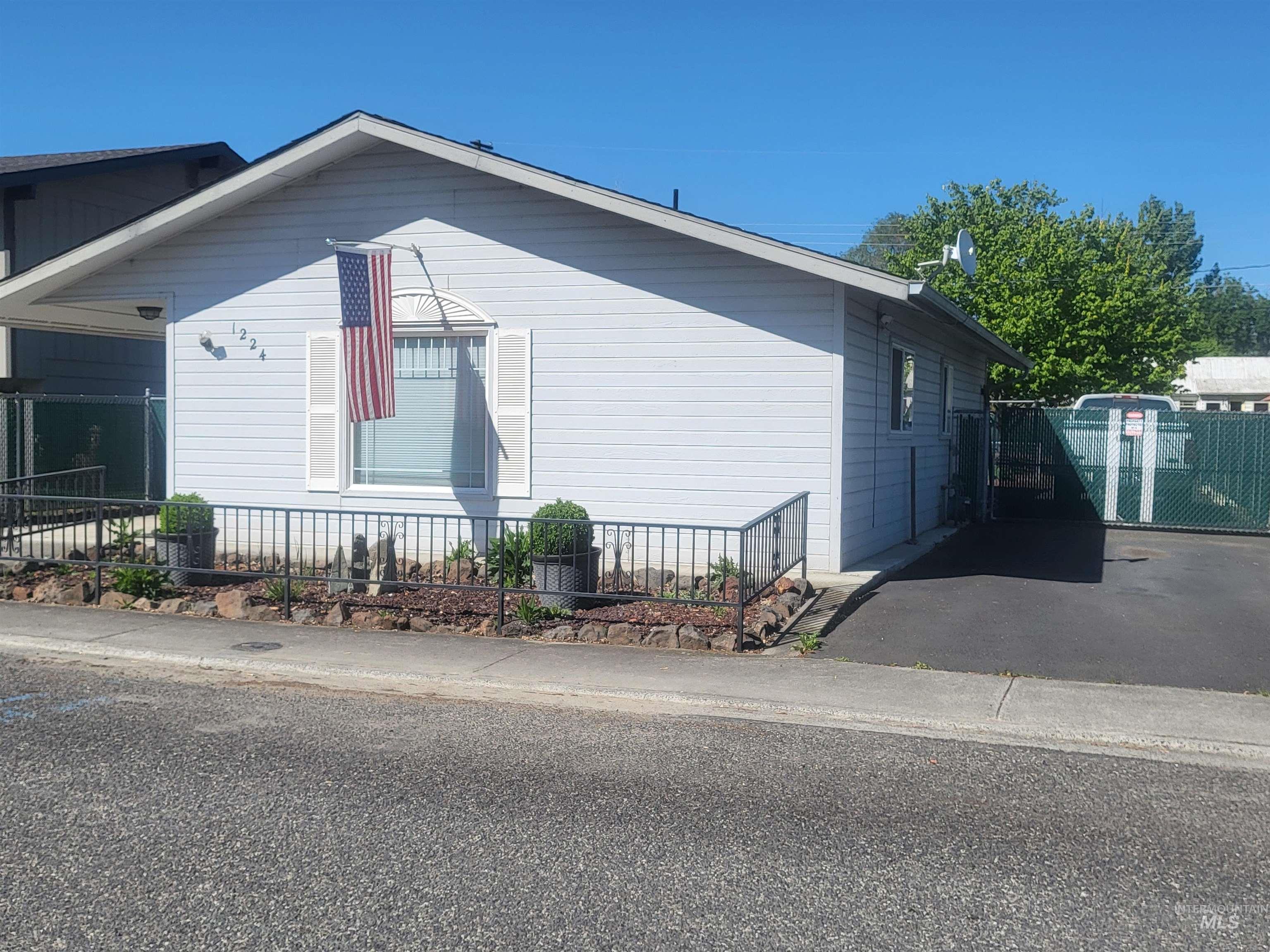 1224 9th St, Clarkston, Washington 99403, 2 Bedrooms, 1 Bathroom, Residential For Sale, Price $245,000,MLS 98983911