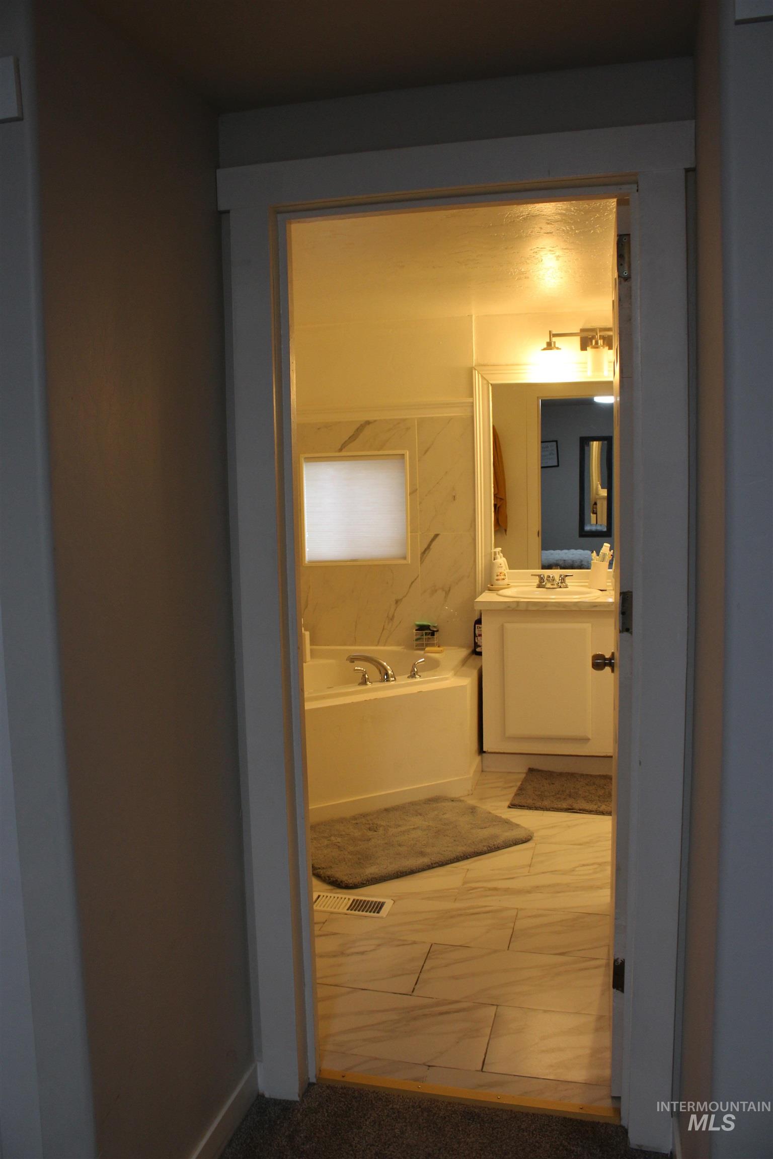 649 SIVER CITY DR, Boise, Idaho 83713, 3 Bedrooms, 2 Bathrooms, Residential For Sale, Price $145,000,MLS 98983914