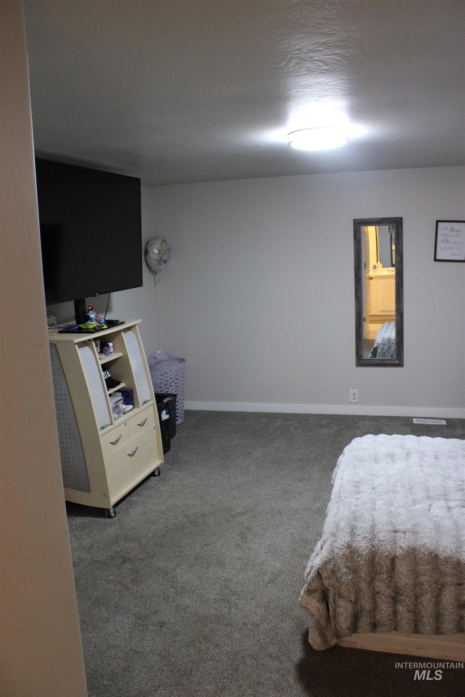 649 SIVER CITY DR, Boise, Idaho 83713, 3 Bedrooms, 2 Bathrooms, Residential For Sale, Price $145,000,MLS 98983914