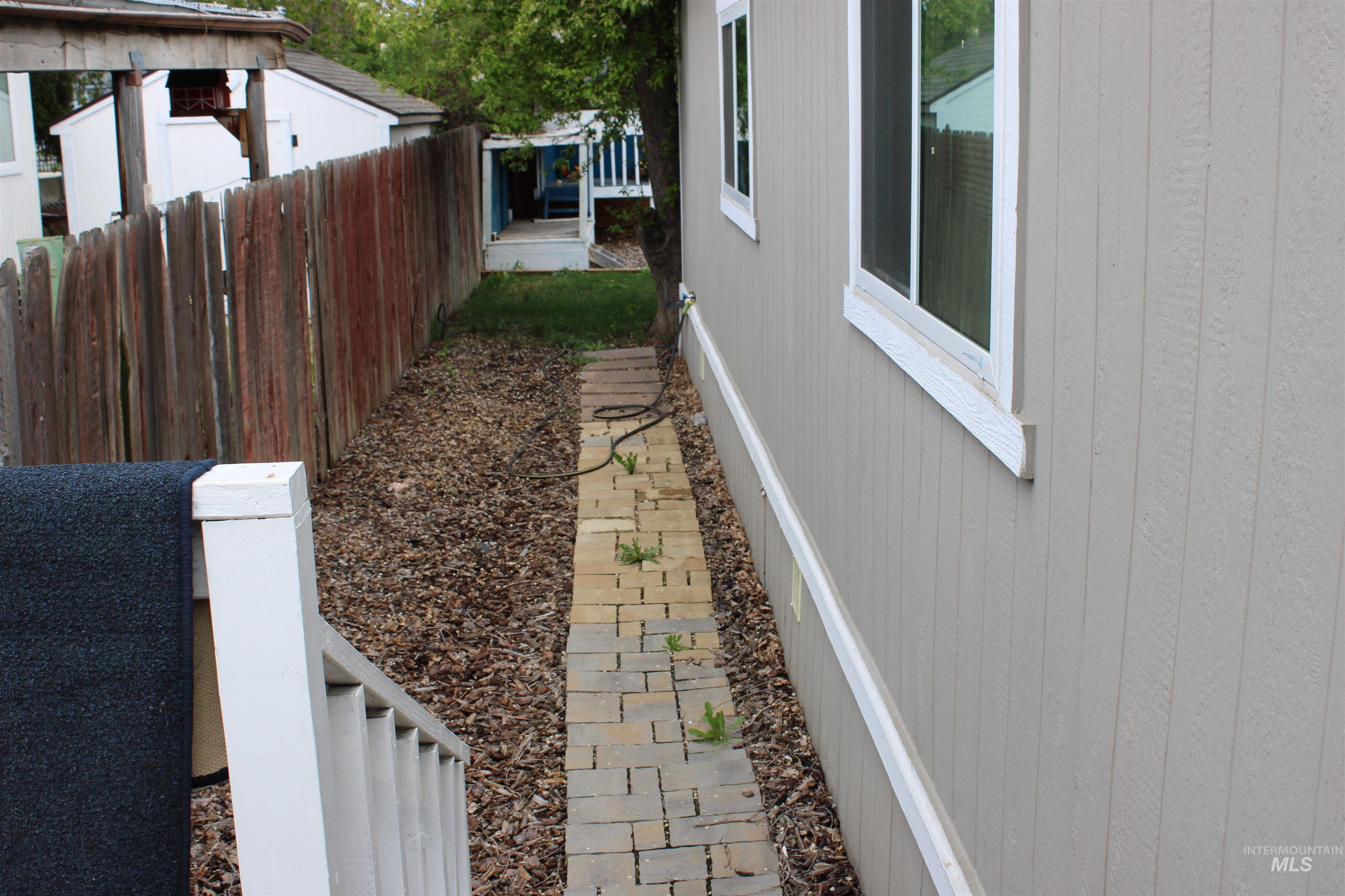 649 SIVER CITY DR, Boise, Idaho 83713, 3 Bedrooms, 2 Bathrooms, Residential For Sale, Price $145,000,MLS 98983914