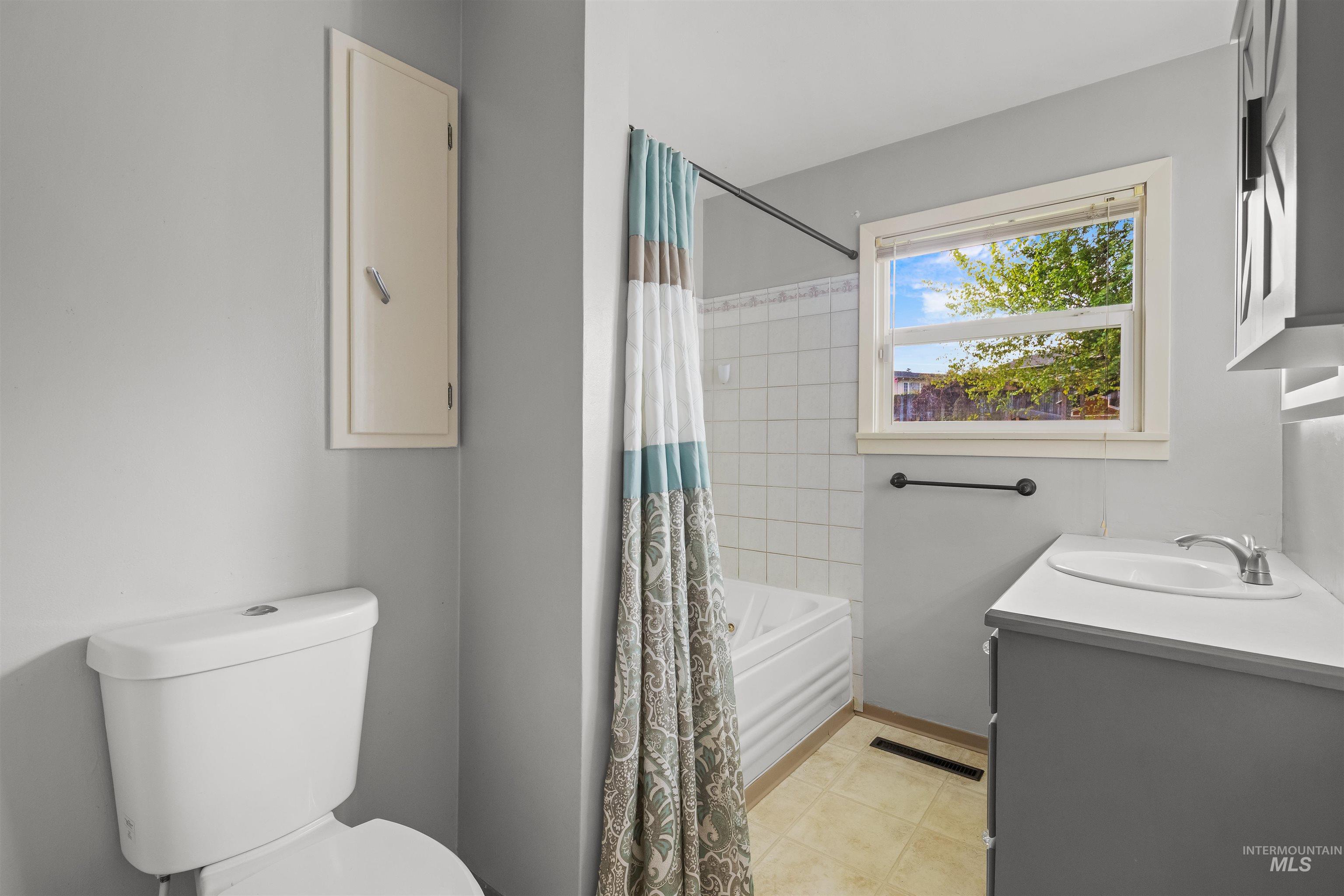 2320 9th Ave, Lewiston, Idaho 83501, 3 Bedrooms, 2 Bathrooms, Residential For Sale, Price $345,000, 98983919