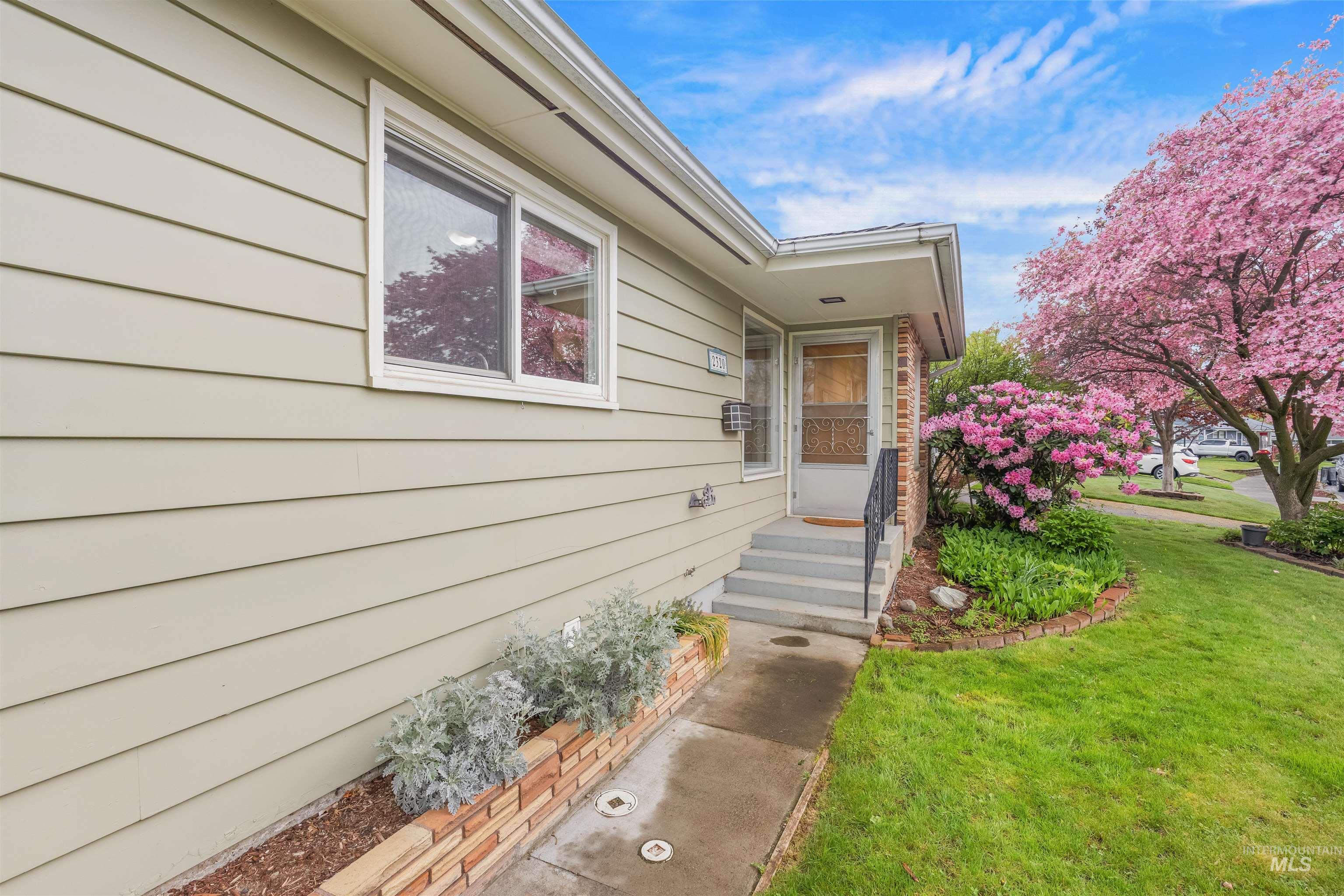 2320 9th Ave, Lewiston, Idaho 83501, 3 Bedrooms, 2 Bathrooms, Residential For Sale, Price $345,000, 98983919
