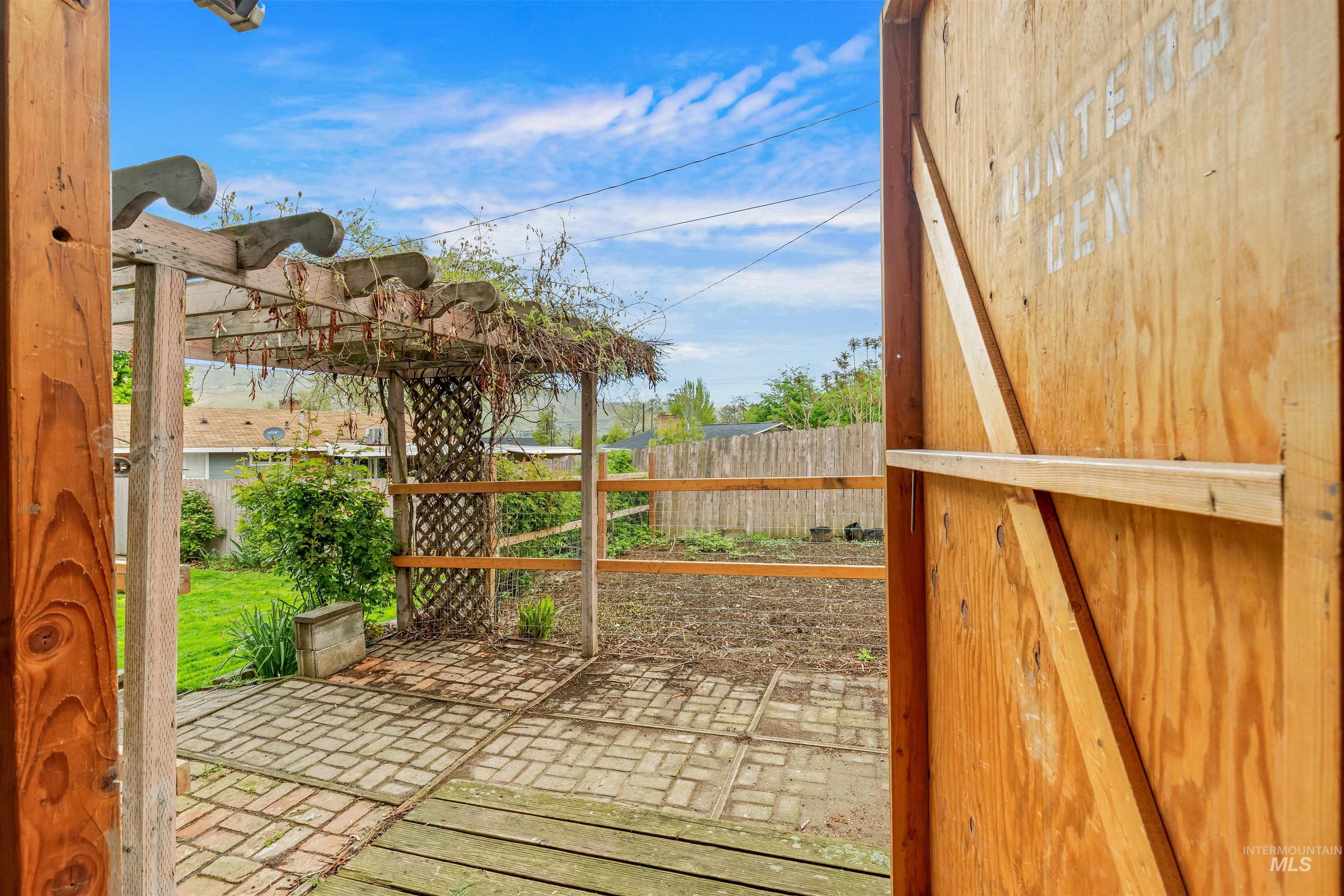 2320 9th Ave, Lewiston, Idaho 83501, 3 Bedrooms, 2 Bathrooms, Residential For Sale, Price $345,000, 98983919