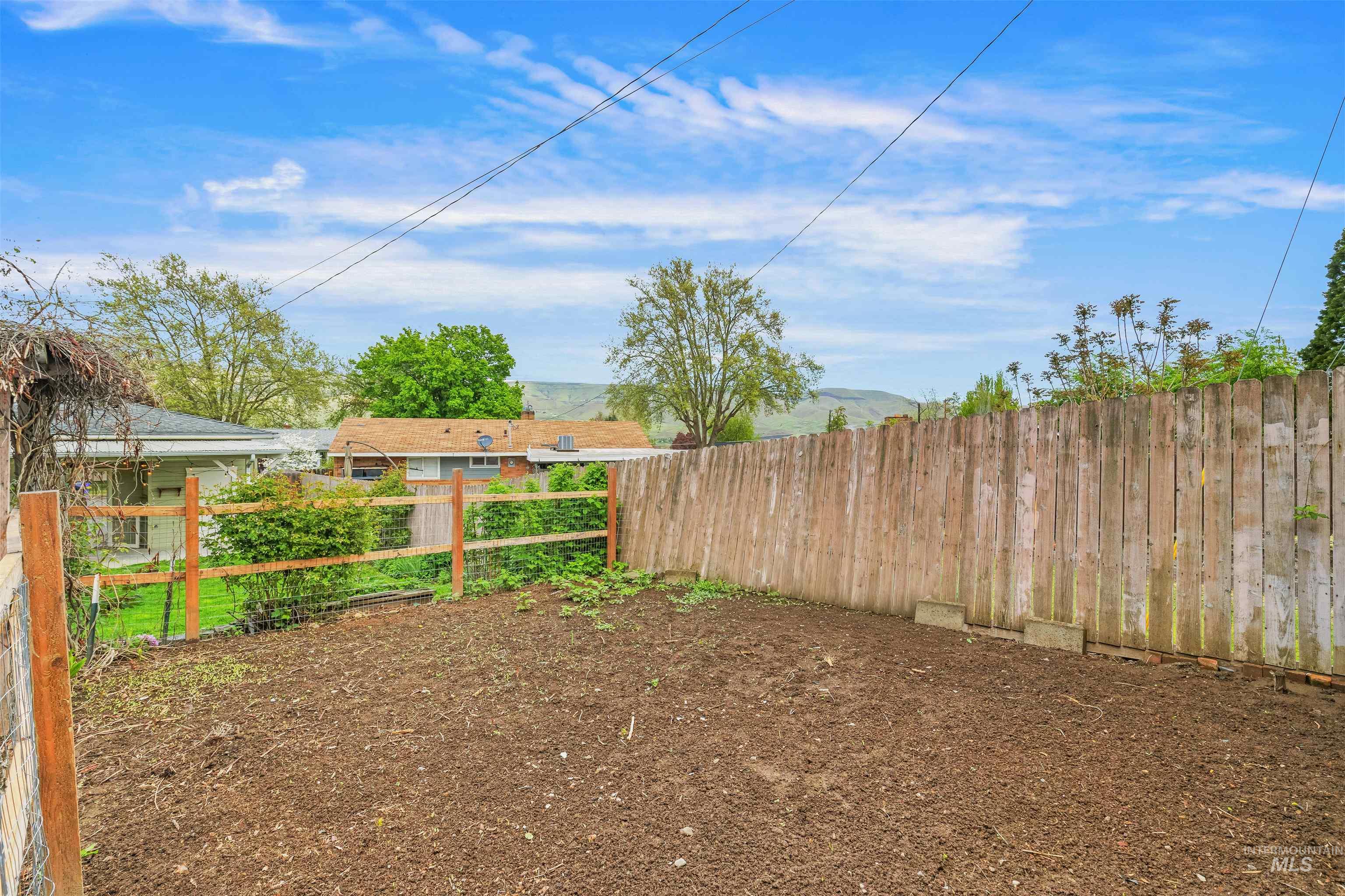 2320 9th Ave, Lewiston, Idaho 83501, 3 Bedrooms, 2 Bathrooms, Residential For Sale, Price $345,000, 98983919