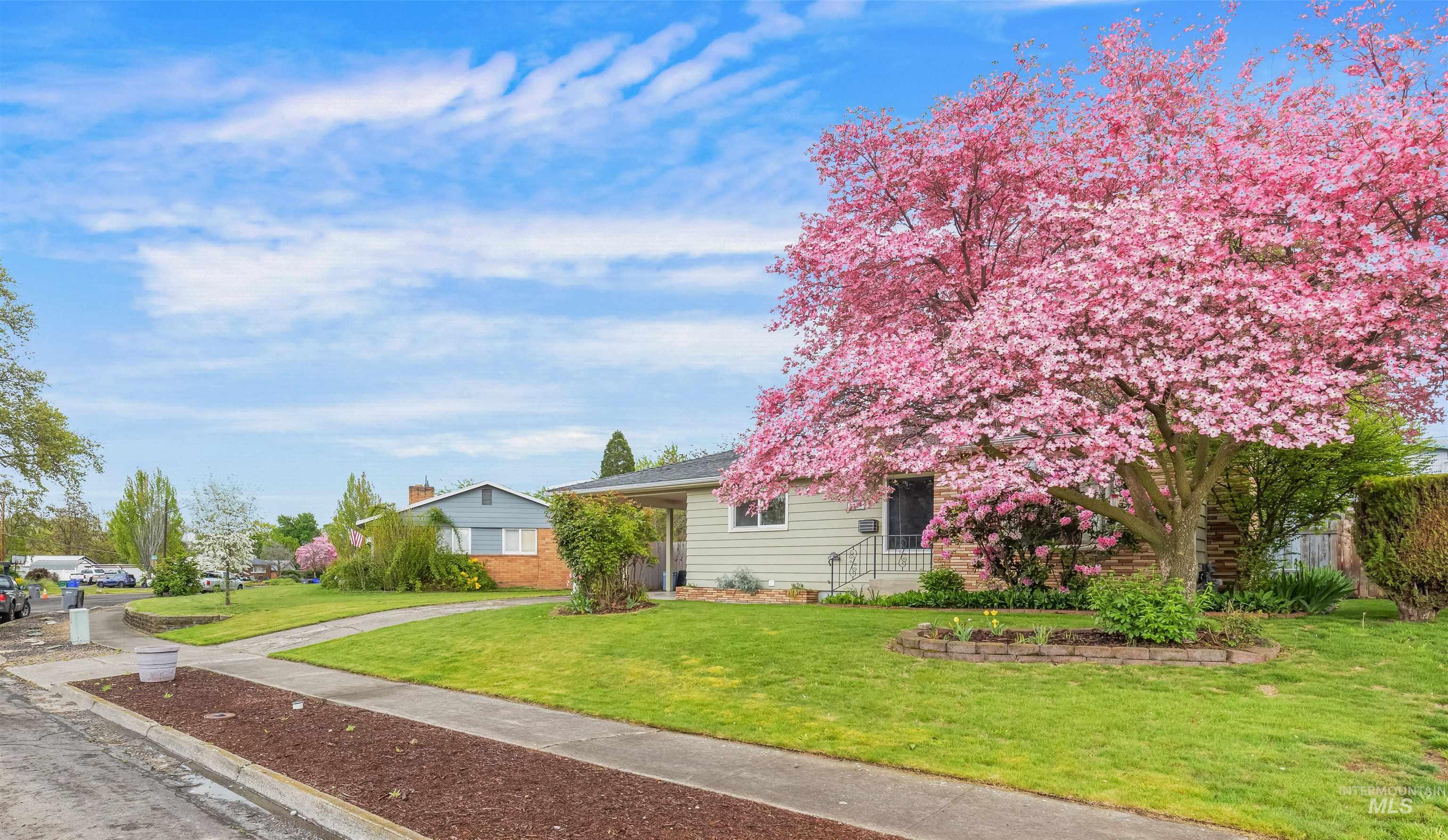 2320 9th Ave, Lewiston, Idaho 83501, 3 Bedrooms, 2 Bathrooms, Residential For Sale, Price $345,000, 98983919