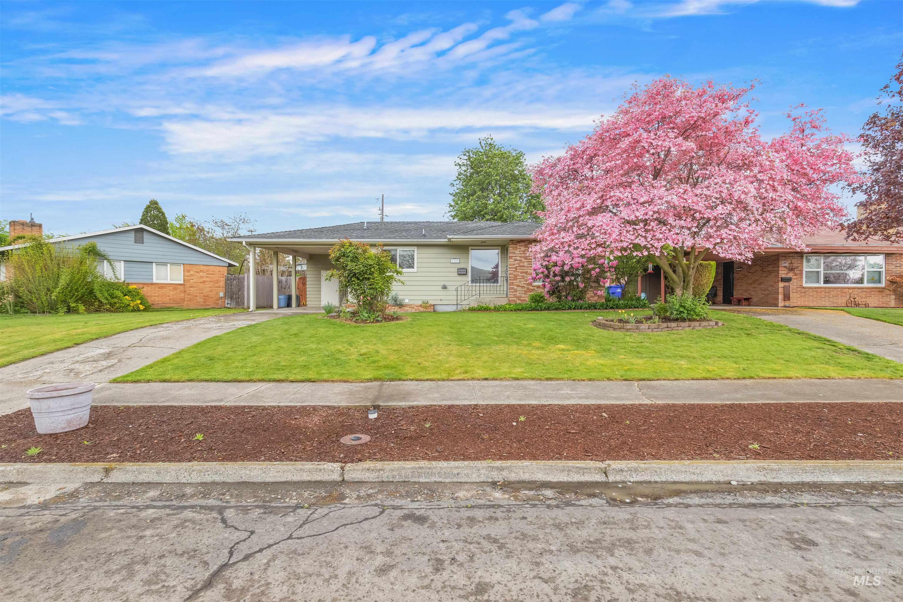 2320 9th Ave, Lewiston, Idaho 83501, 3 Bedrooms, 2 Bathrooms, Residential For Sale, Price $345,000, 98983919