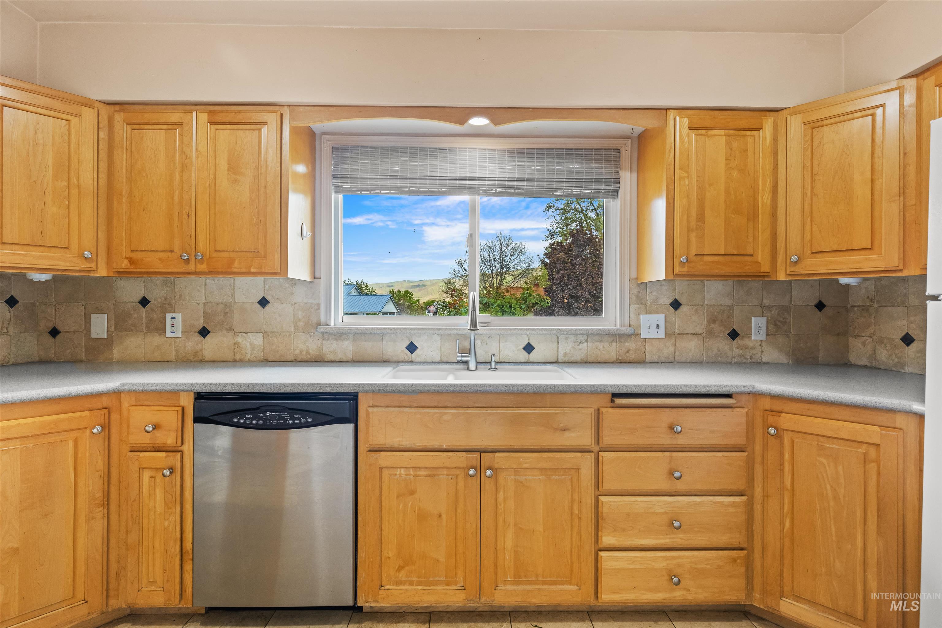 2320 9th Ave, Lewiston, Idaho 83501, 3 Bedrooms, 2 Bathrooms, Residential For Sale, Price $345,000, 98983919