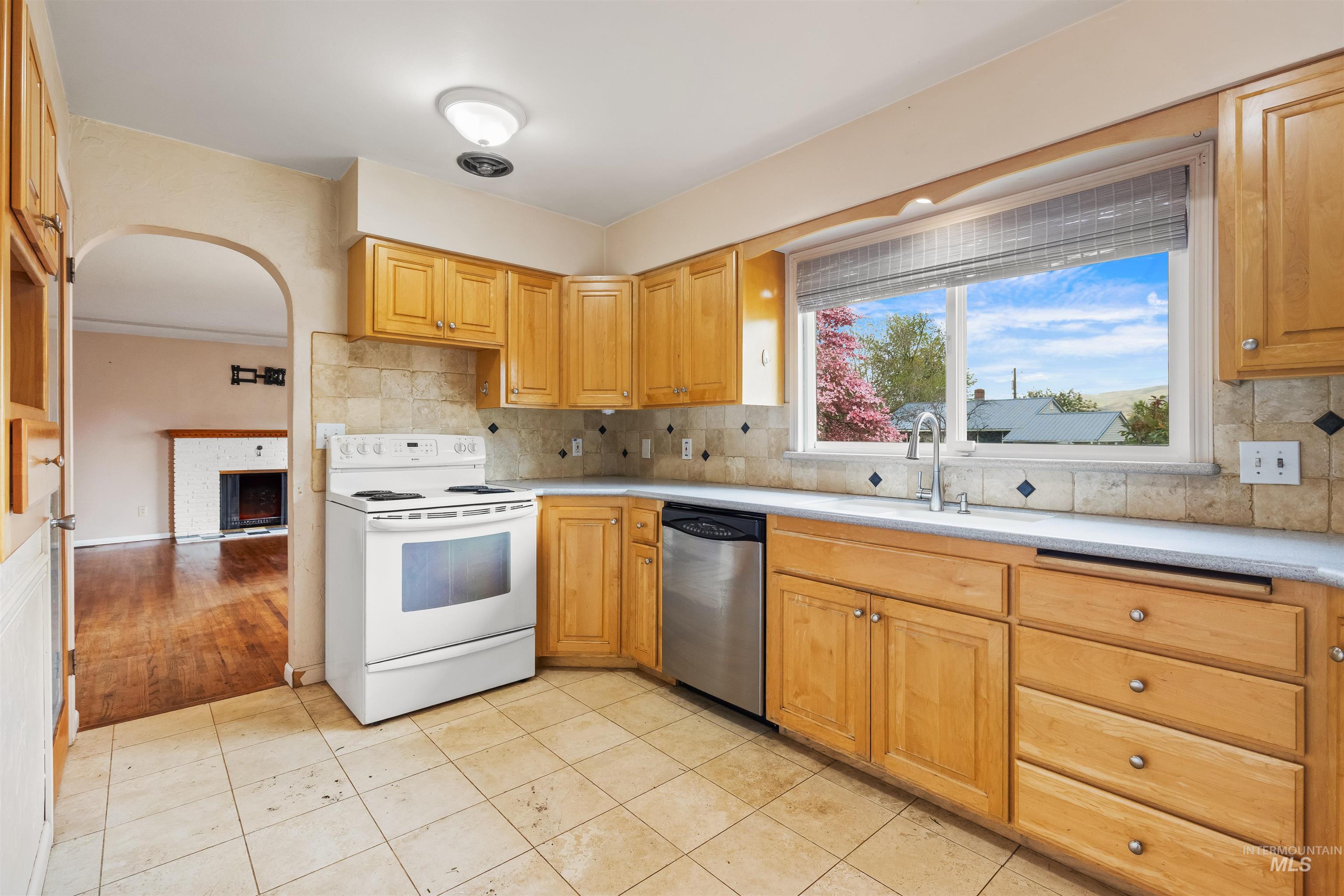 2320 9th Ave, Lewiston, Idaho 83501, 3 Bedrooms, 2 Bathrooms, Residential For Sale, Price $345,000, 98983919