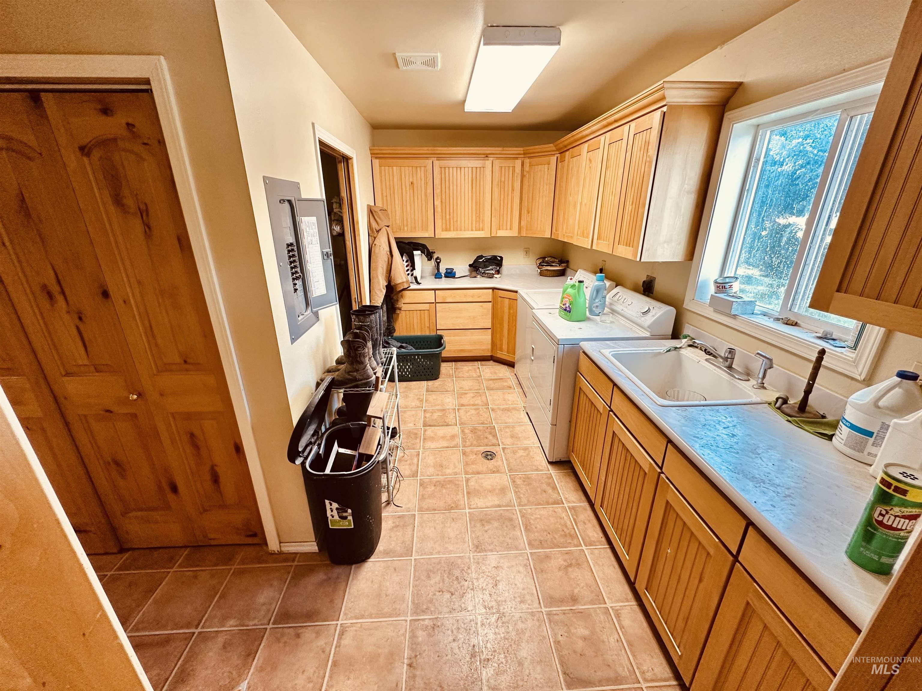 1049 Grand Ave, Nyssa, Oregon 97913, 5 Bedrooms, 3 Bathrooms, Residential For Sale, Price $995,000, 98983921