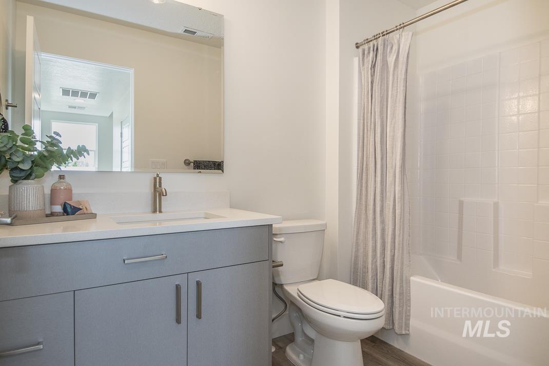 508 & 516 E Violets Cove, Garden City, Idaho 83714, 4 Bedrooms, 3.5 Bathrooms, Residential Income For Sale, Price $1,249,794,MLS 98983922