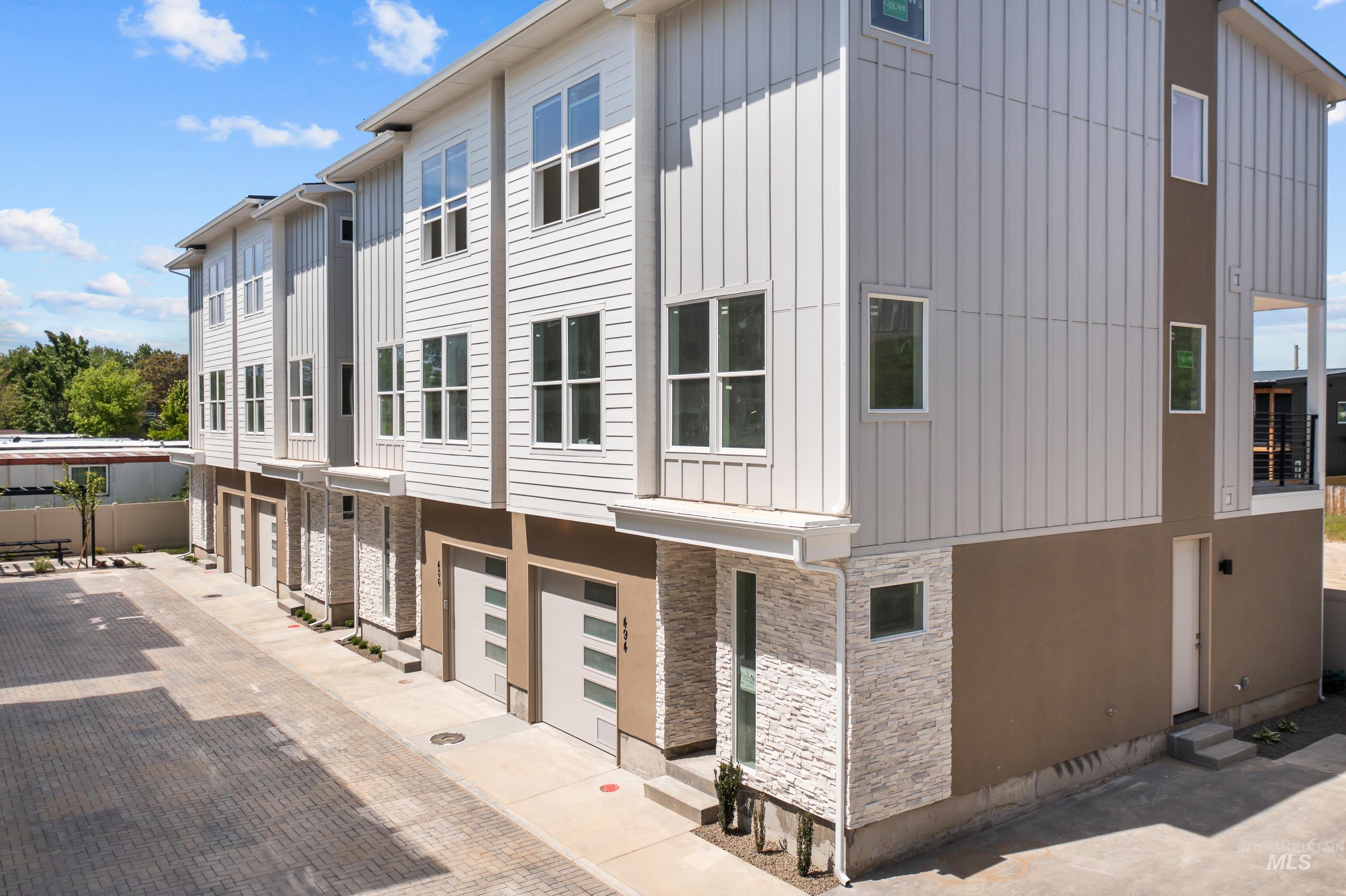 508 & 516 E Violets Cove, Garden City, Idaho 83714, 4 Bedrooms, 3.5 Bathrooms, Residential Income For Sale, Price $1,249,794,MLS 98983922