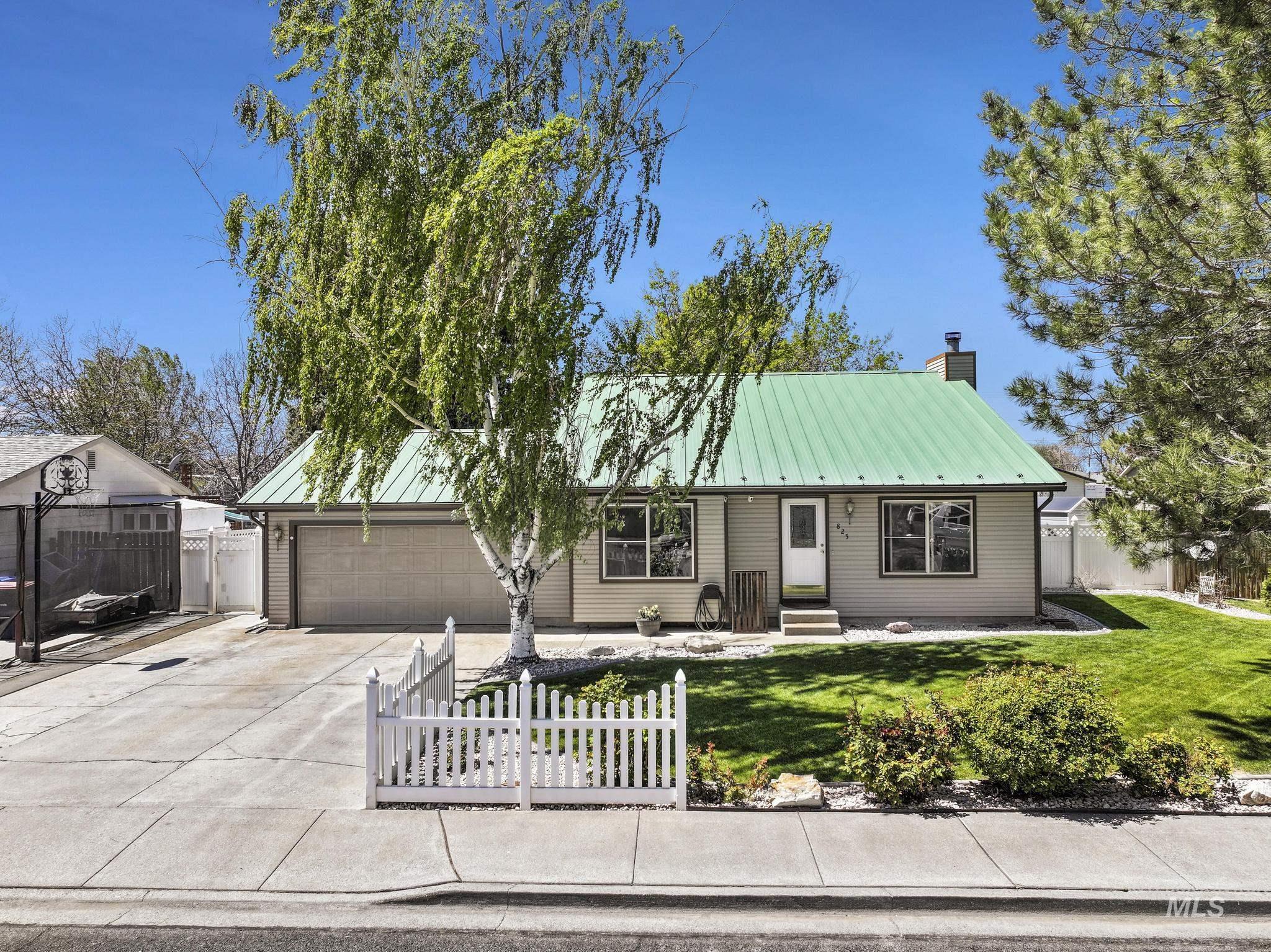 825 Westwind Dr, Twin Falls, Idaho 83301, 4 Bedrooms, 2 Bathrooms, Residential For Sale, Price $365,000, 98983924