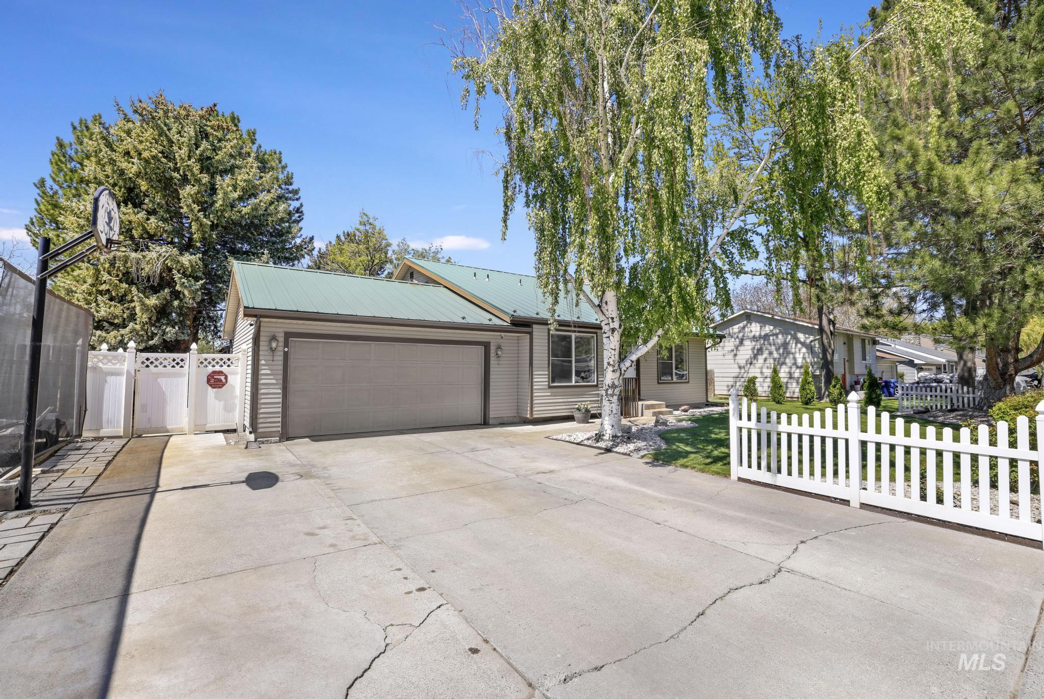 825 Westwind Dr, Twin Falls, Idaho 83301, 4 Bedrooms, 2 Bathrooms, Residential For Sale, Price $365,000, 98983924